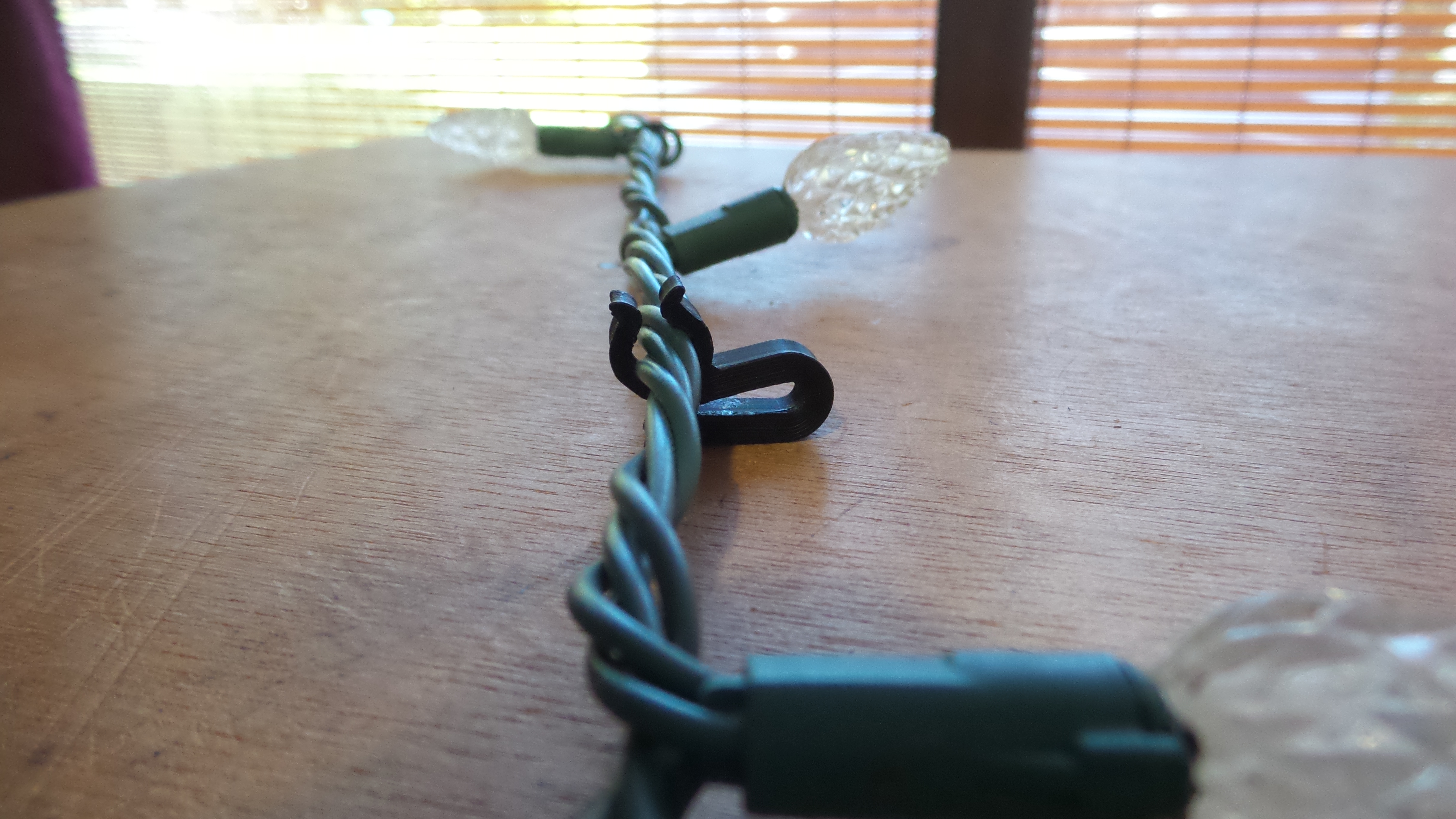 Miniatura 4 do modelo 3D Christmas light gutter hook