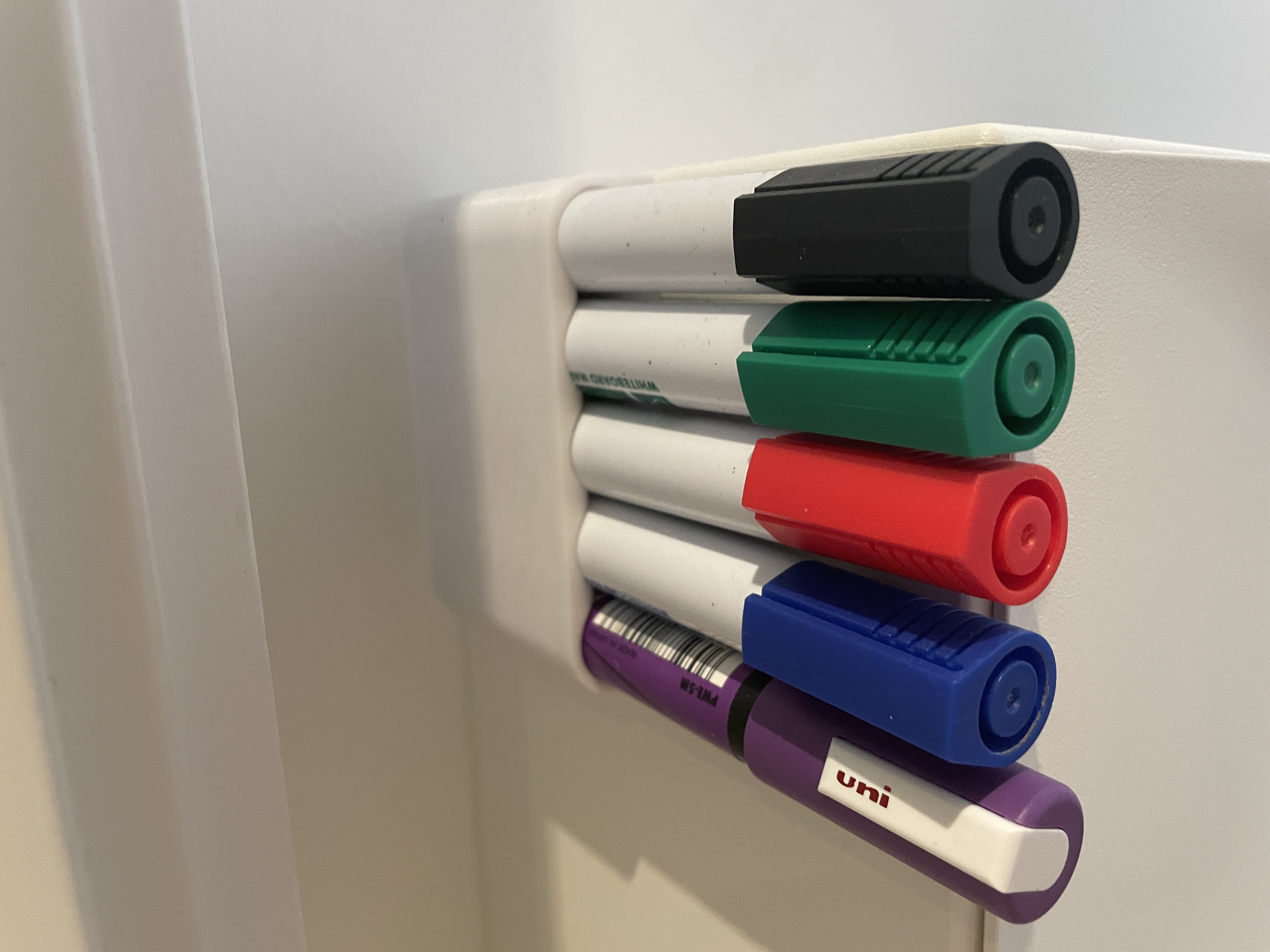 Whiteboard marker holder for 5 markers