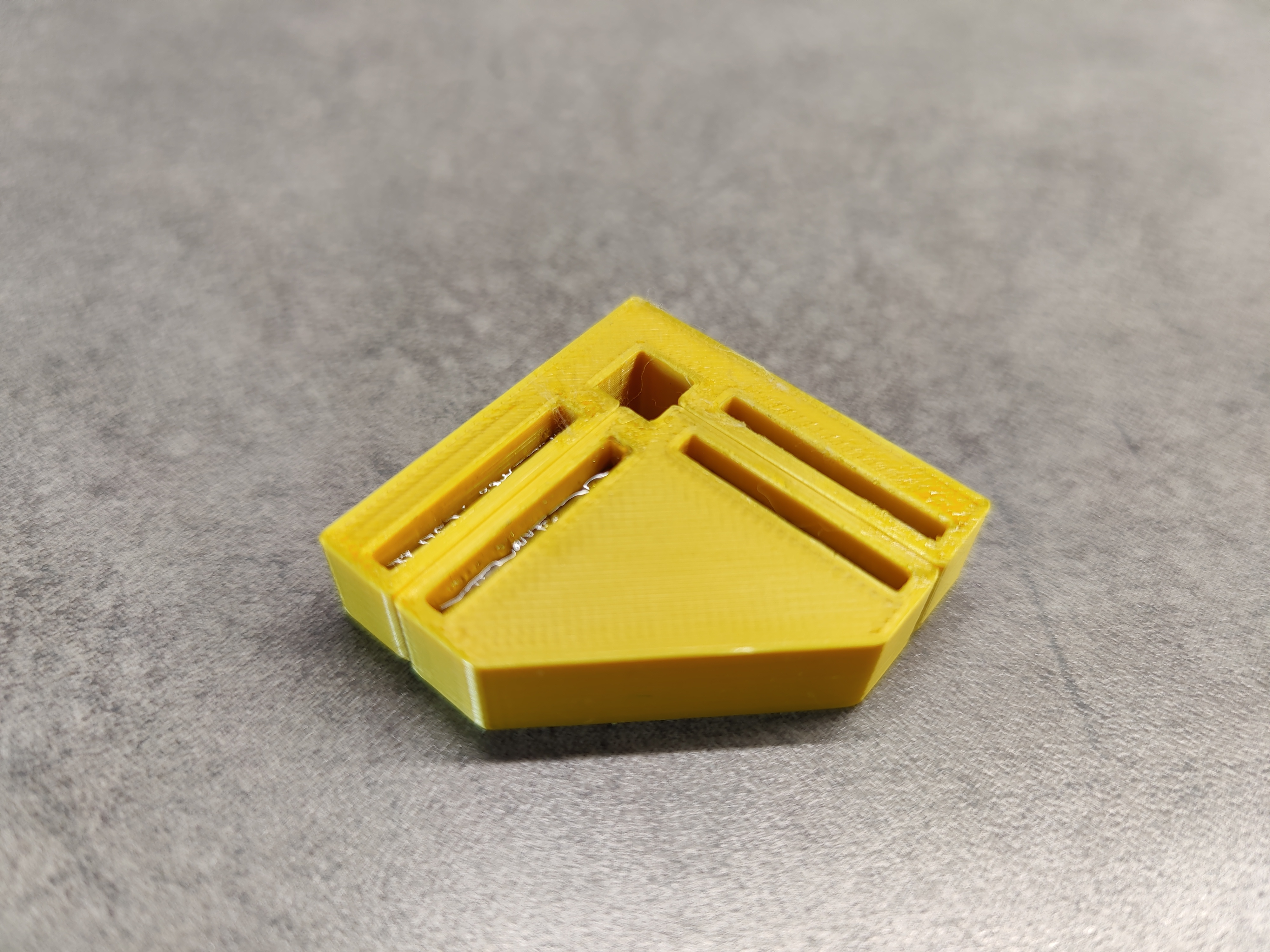 Miniatura 5 do modelo 3D Tiny Magnetic Corner Clamp