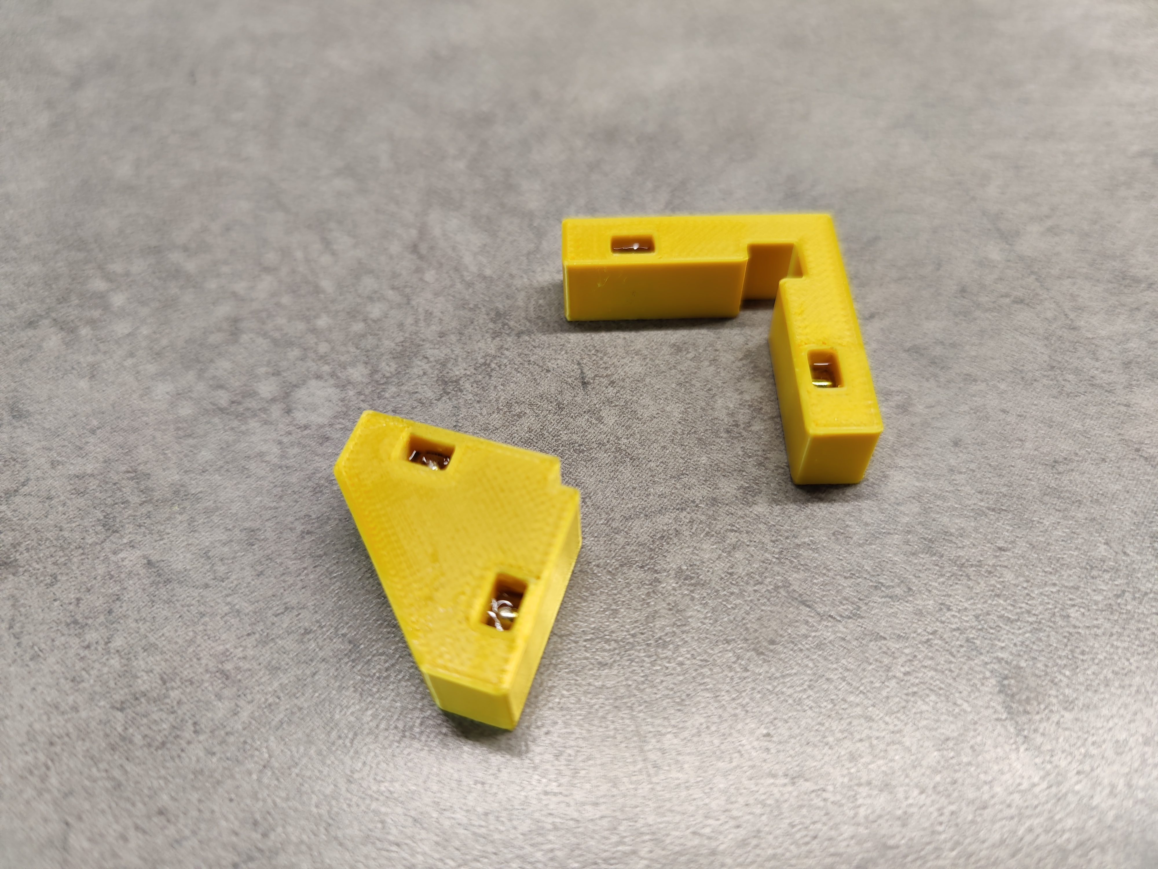 Miniatura 3 do modelo 3D Tiny Magnetic Corner Clamp