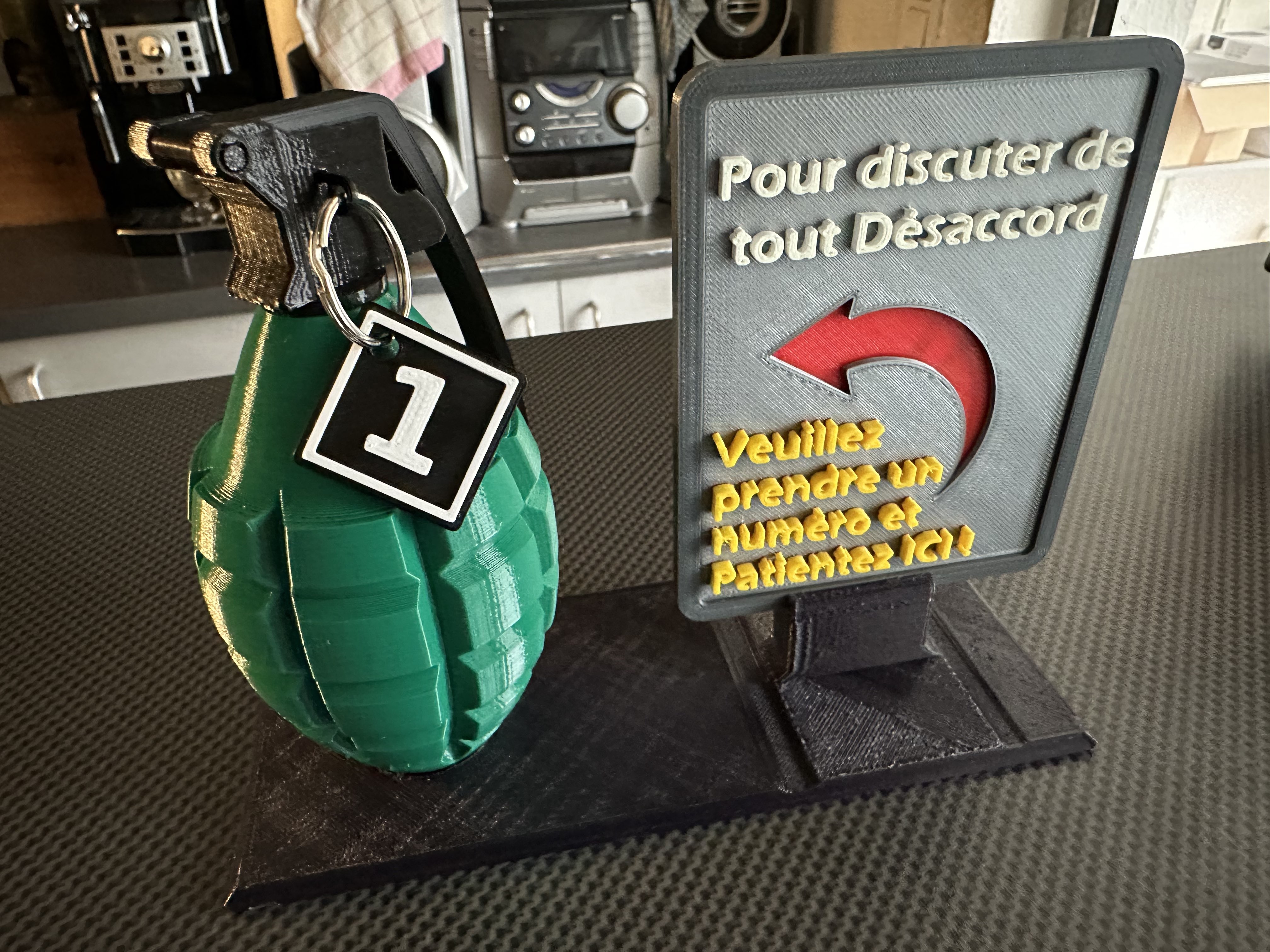 Grenade de Bureau - Version Française
