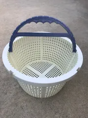 Panier skimmer piscine (Pool skimmer basket) by Luke Ze Printeur