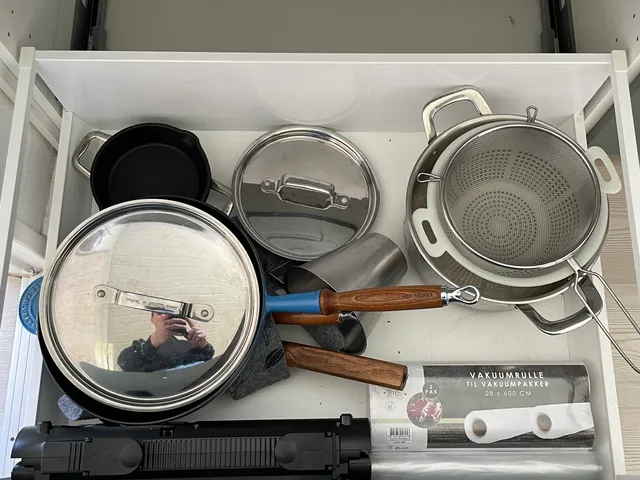 Lid holder for IKEA Metod kitchen