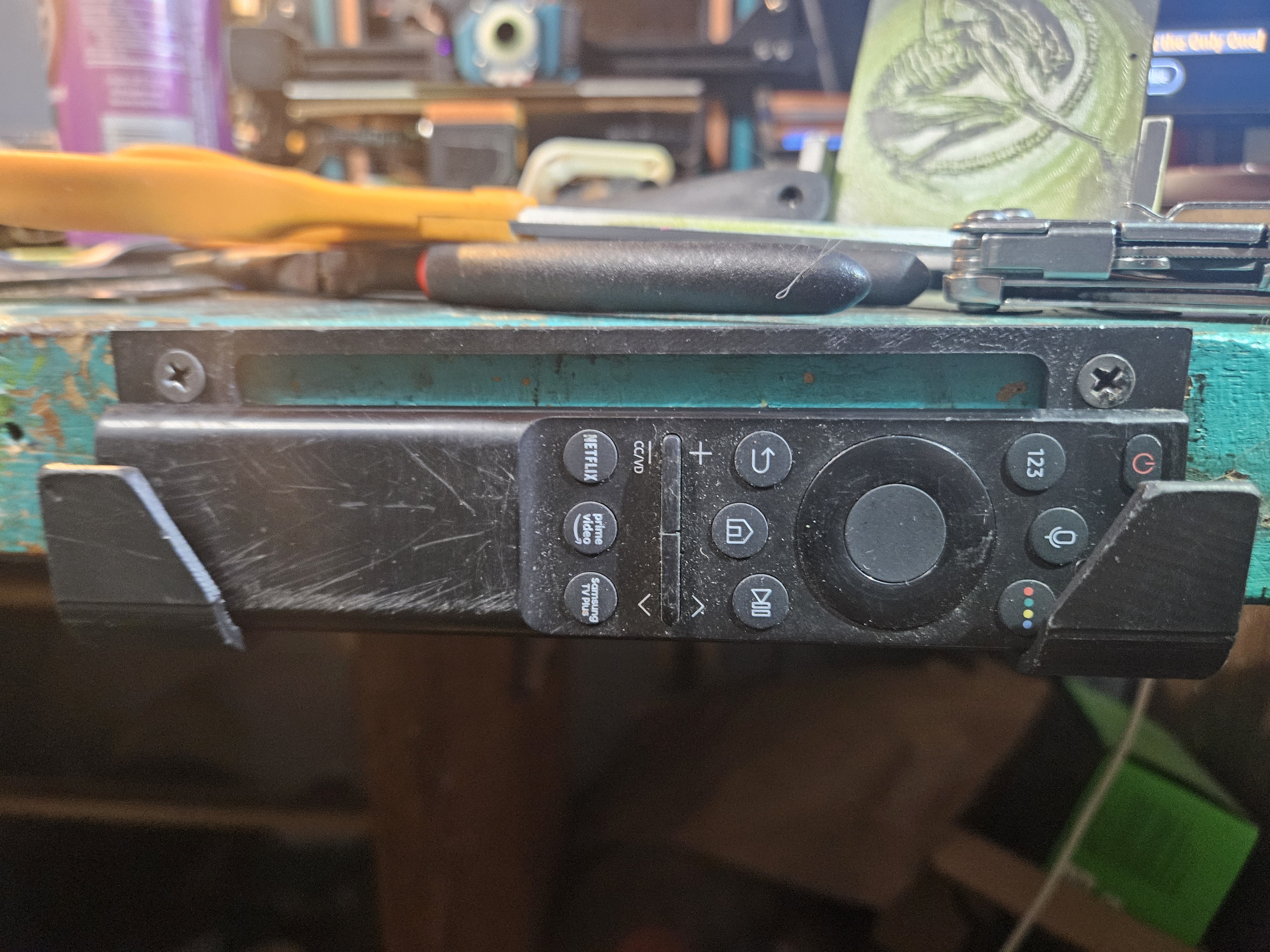 CONTROLER HOLDER MOUNT ( FITS SAMSUNG CONTROLLER AND OTHERS)