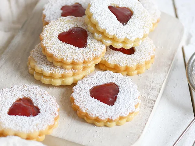 classic cookie cutter ("Spitzbuben" or "Hildabrötchen")