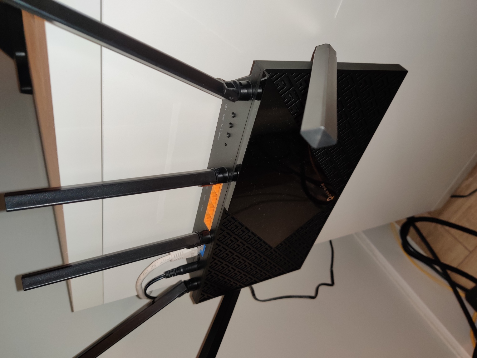 TP-Link Archer AX75E vertical wall mount by ivancea | Download free STL ...