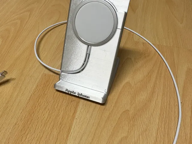Iphone 14 dock for magsafe charger