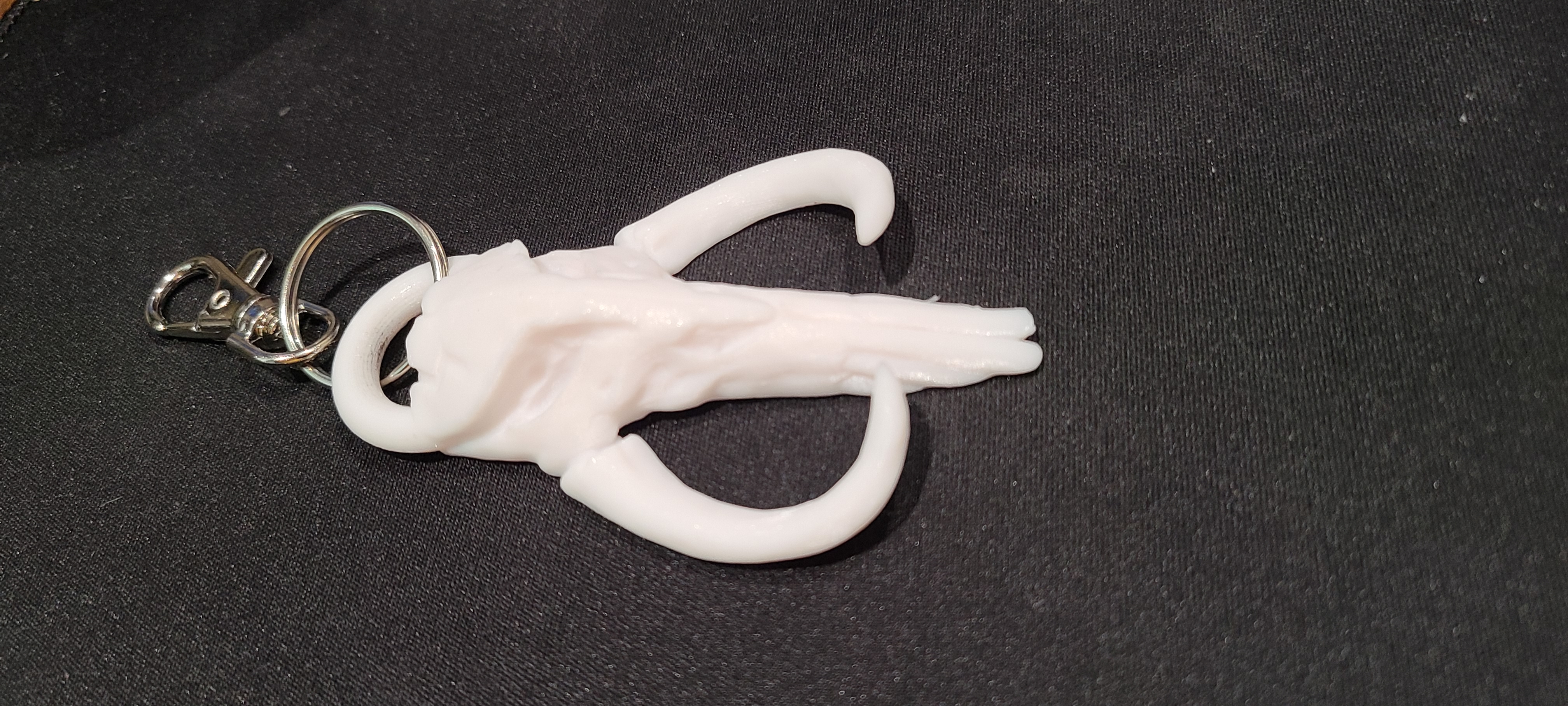 Mythosaur skull keychain