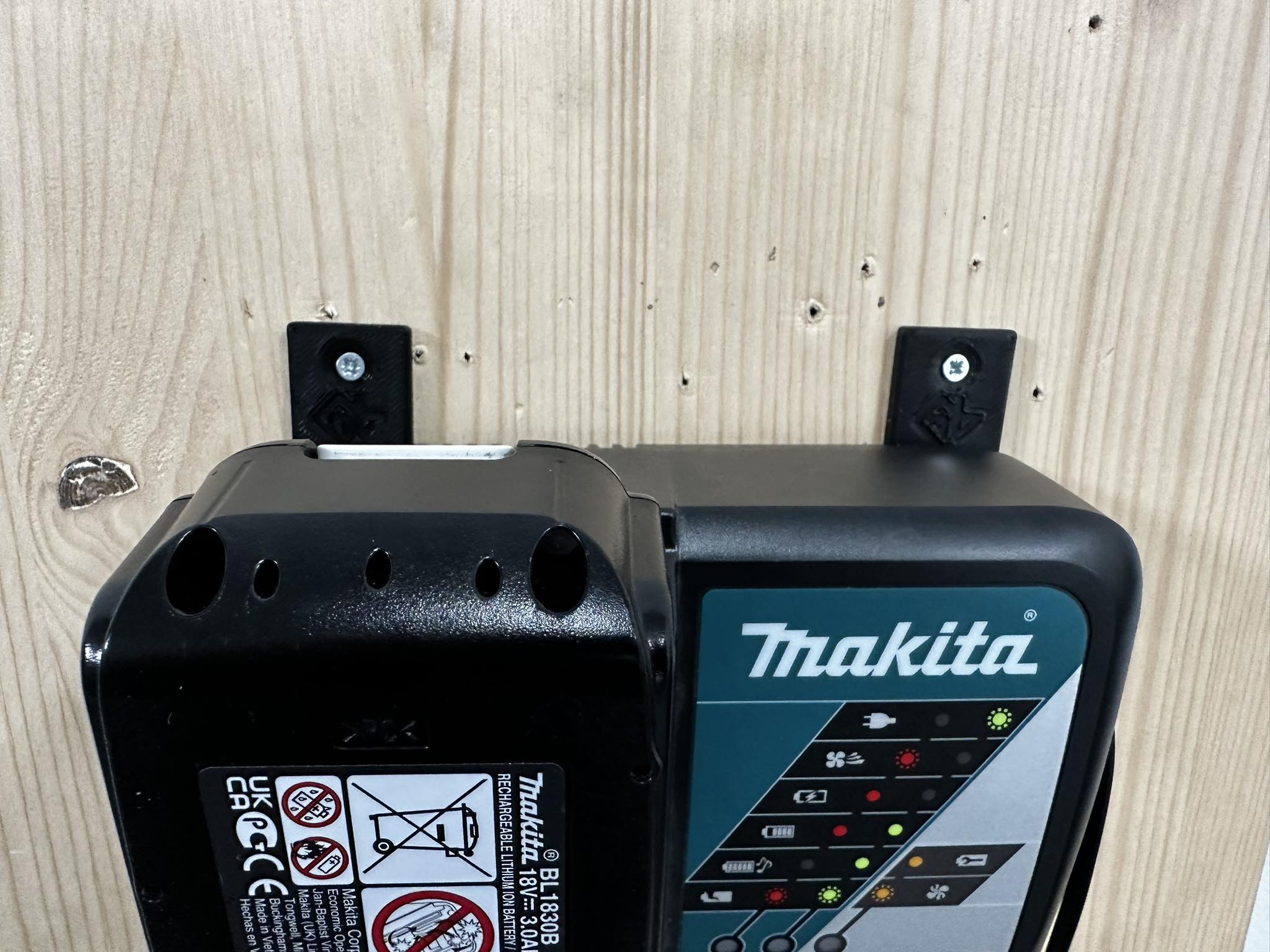 MAKITA DC18RC CHARGER HANGER by patrykza | Download free STL model ...