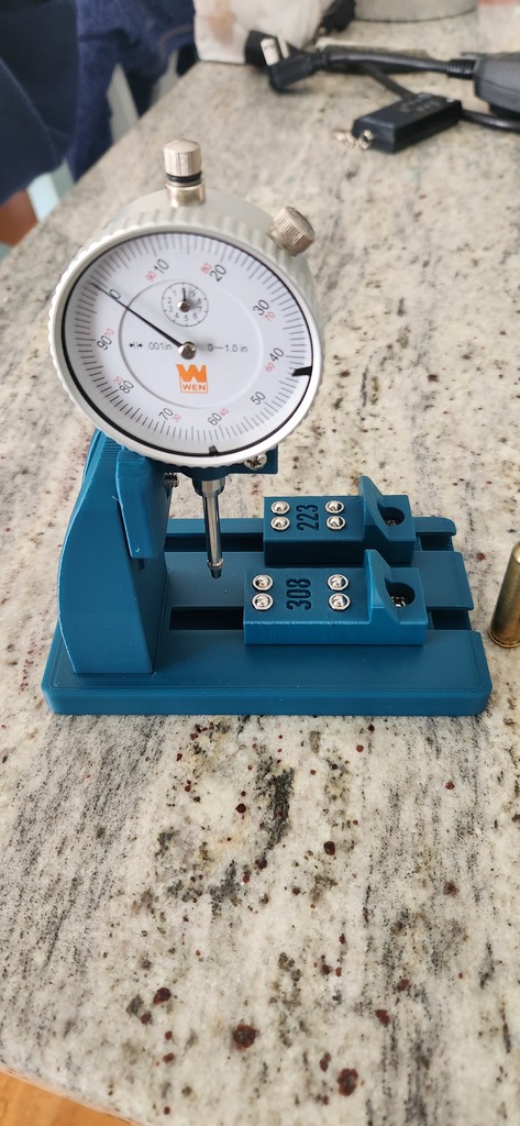Concentricity gauge for reloading