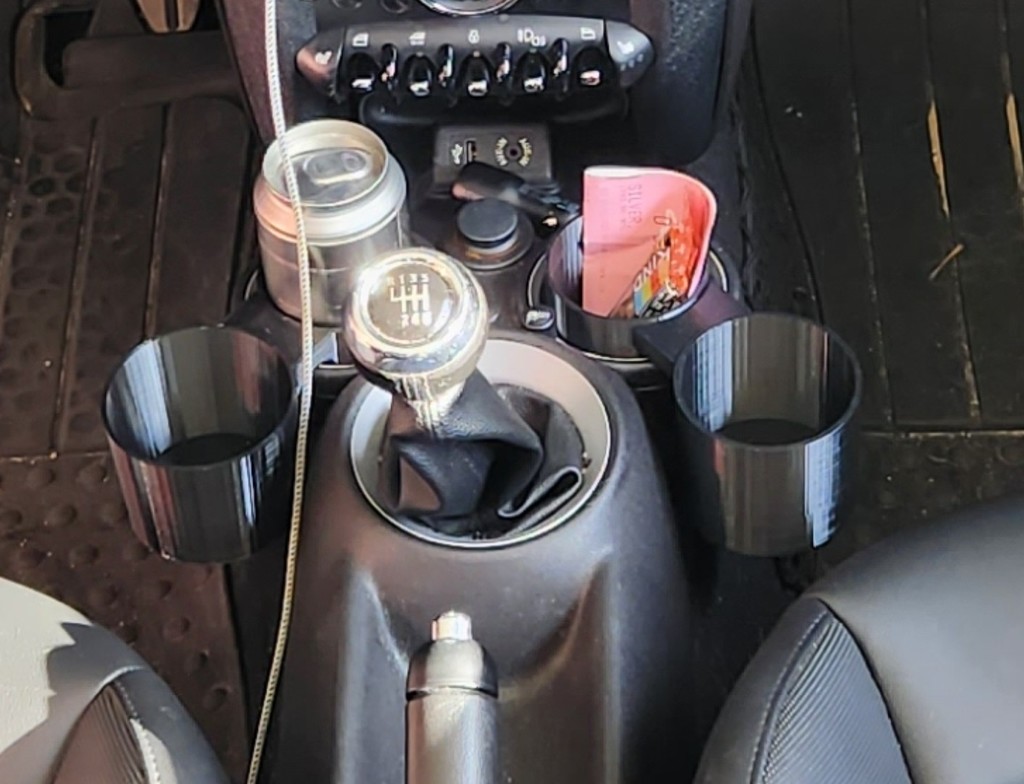 Miniatura 2 do modelo 3D Mini Cooper cup holder