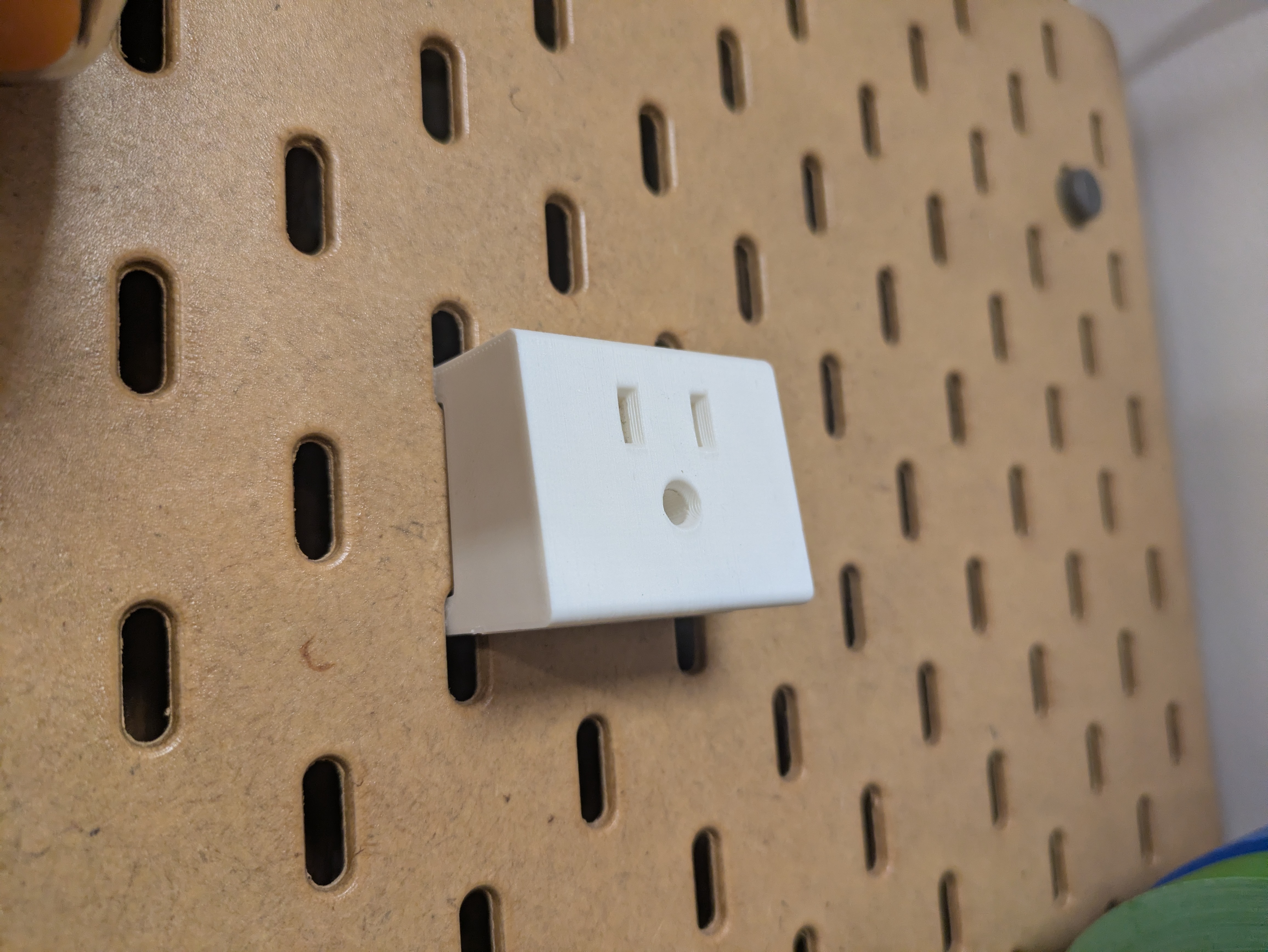 Skadis US Power Outlet Mount