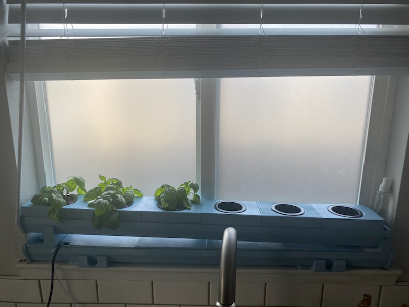 Windowsill Mini NFT Hydoponic System