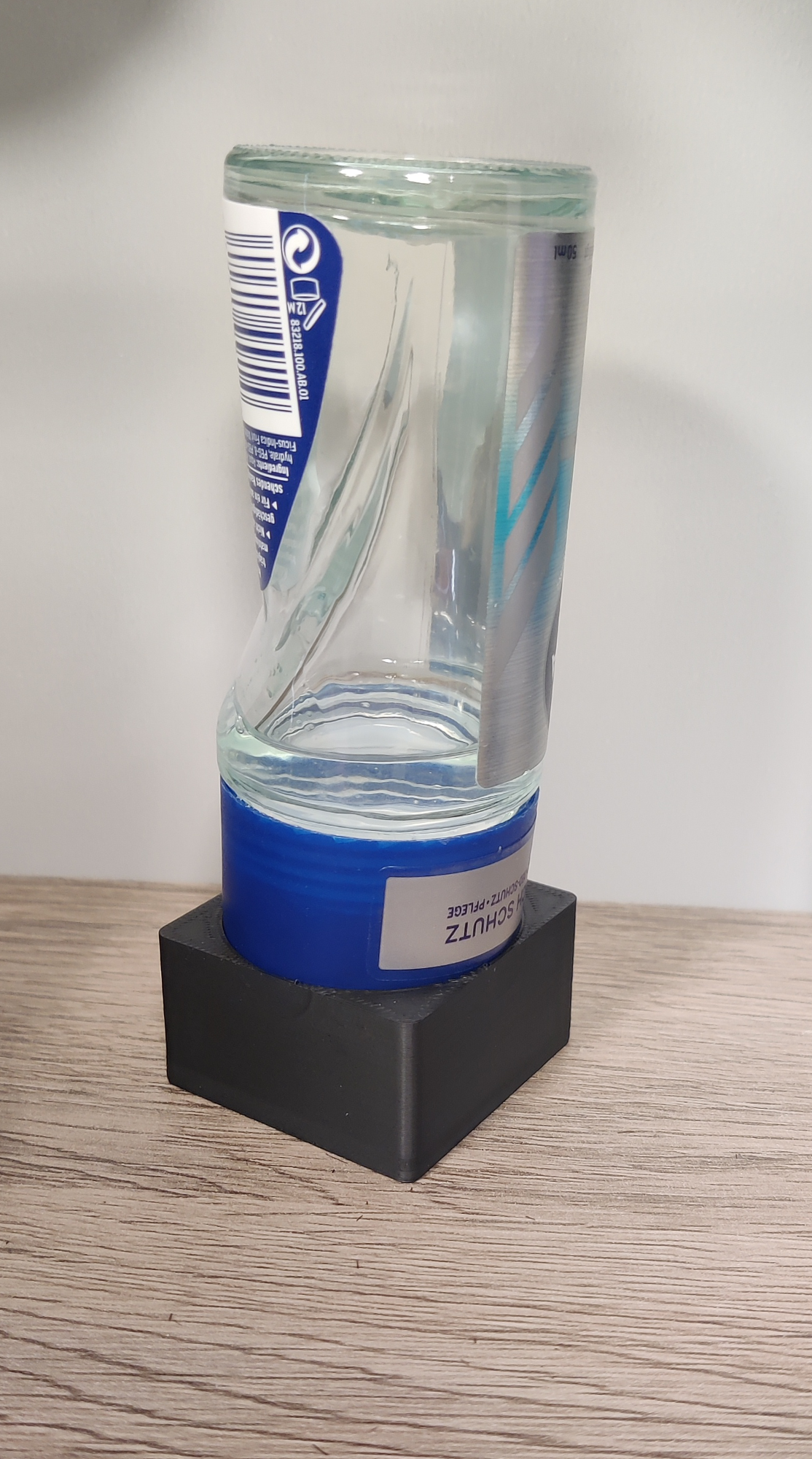 Upside down Deodorant roller holder for complete emptying