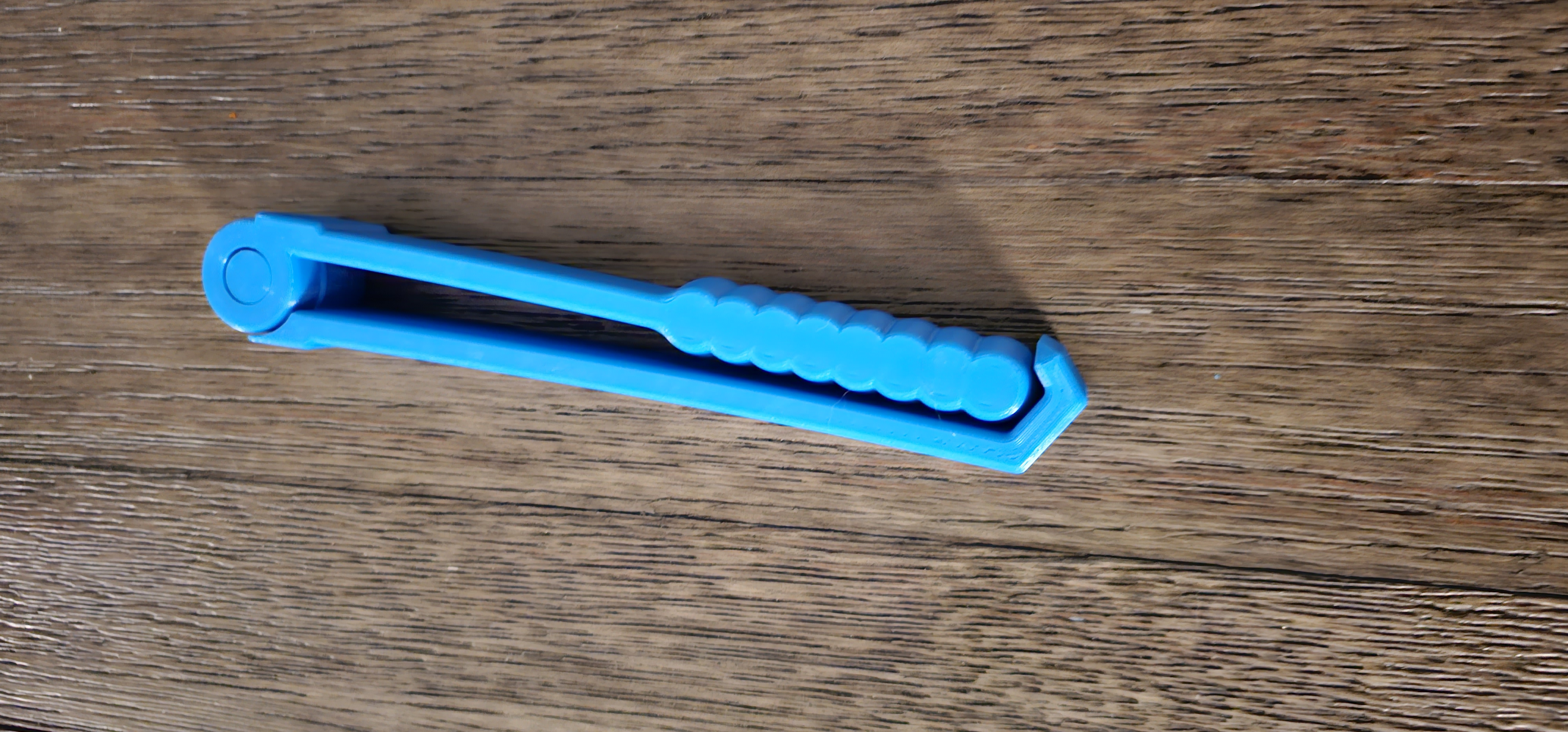 Miniatura 2 do modelo 3D Folding Back Scratcher