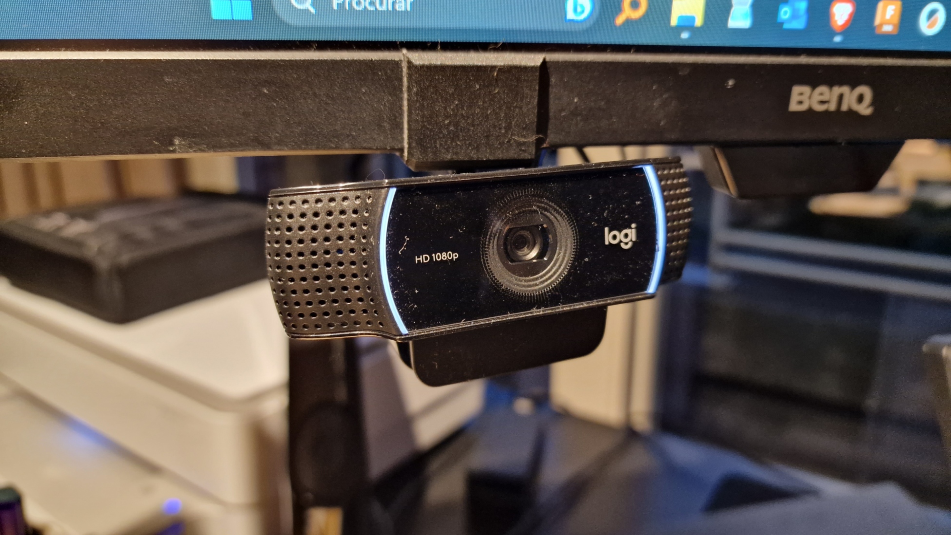 WebCam monitor mount