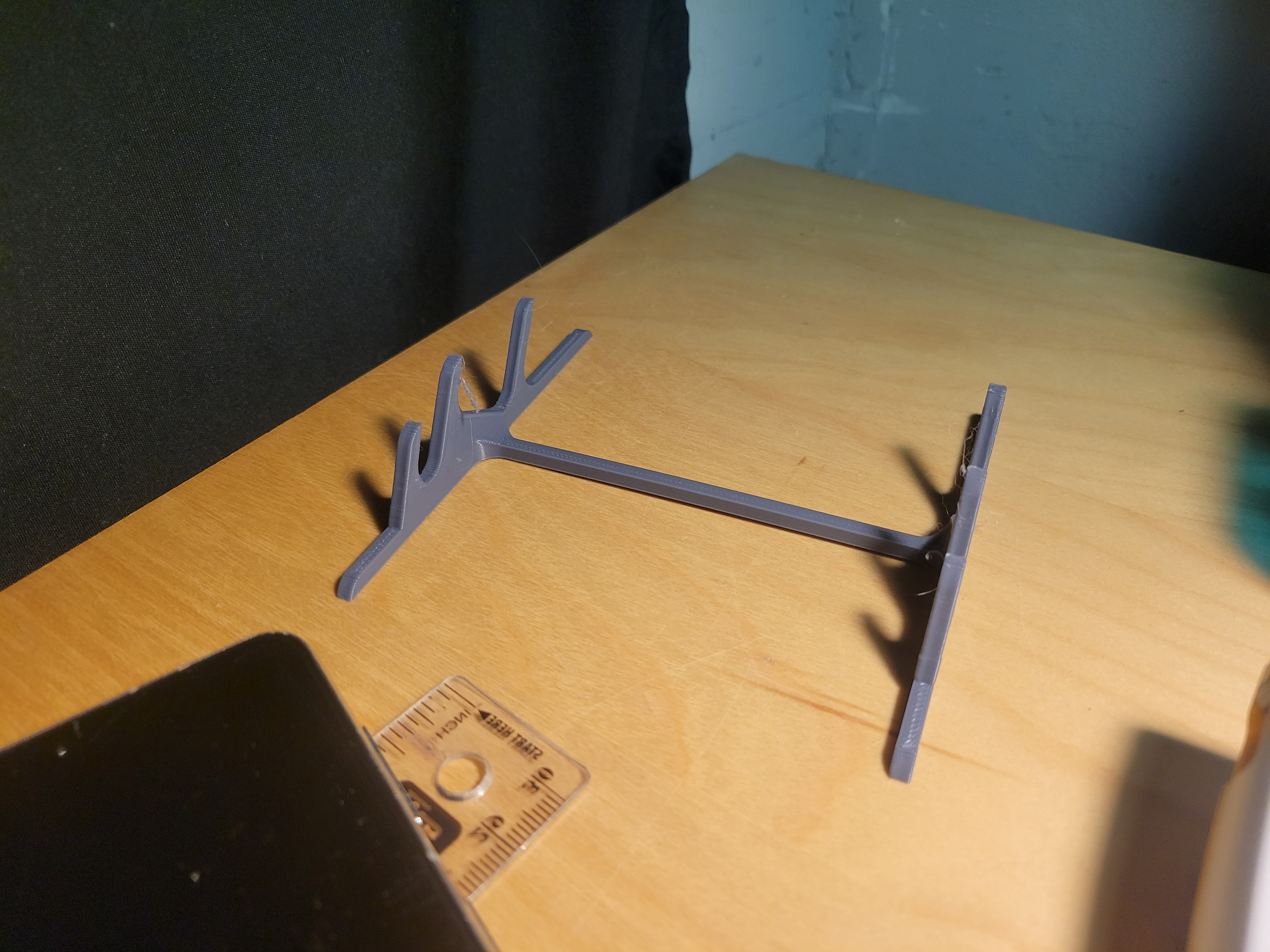 Calculator and phone horizontal stand