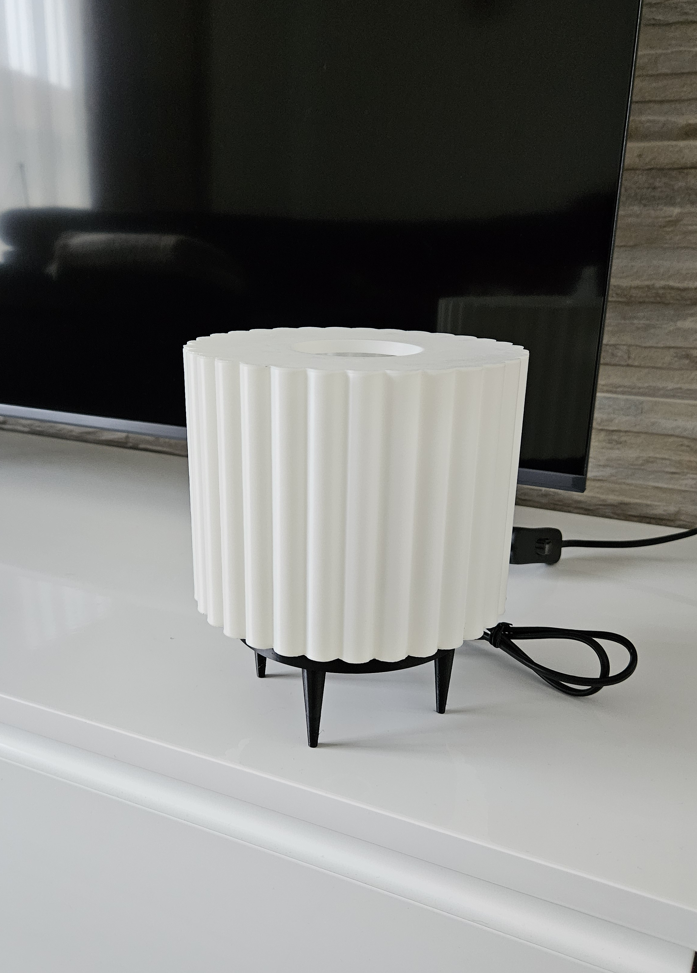 Cylindrical Scallop Shade Table Lamp