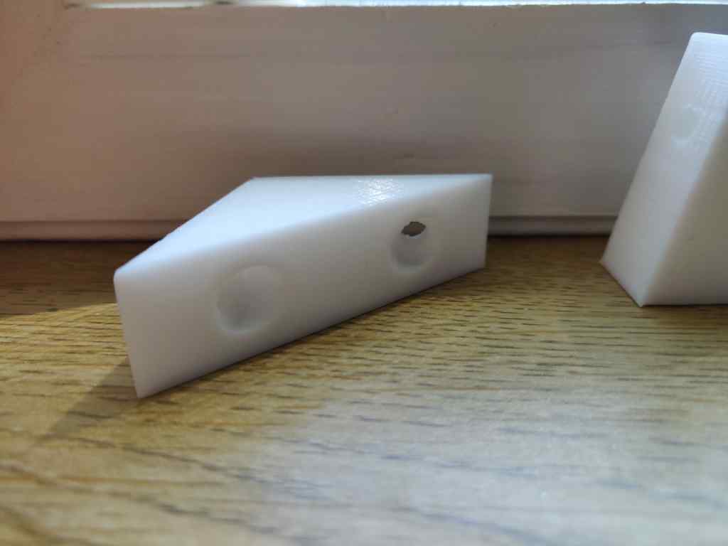 Miniatura 2 do modelo 3D Solid Parametric Angle Bracket