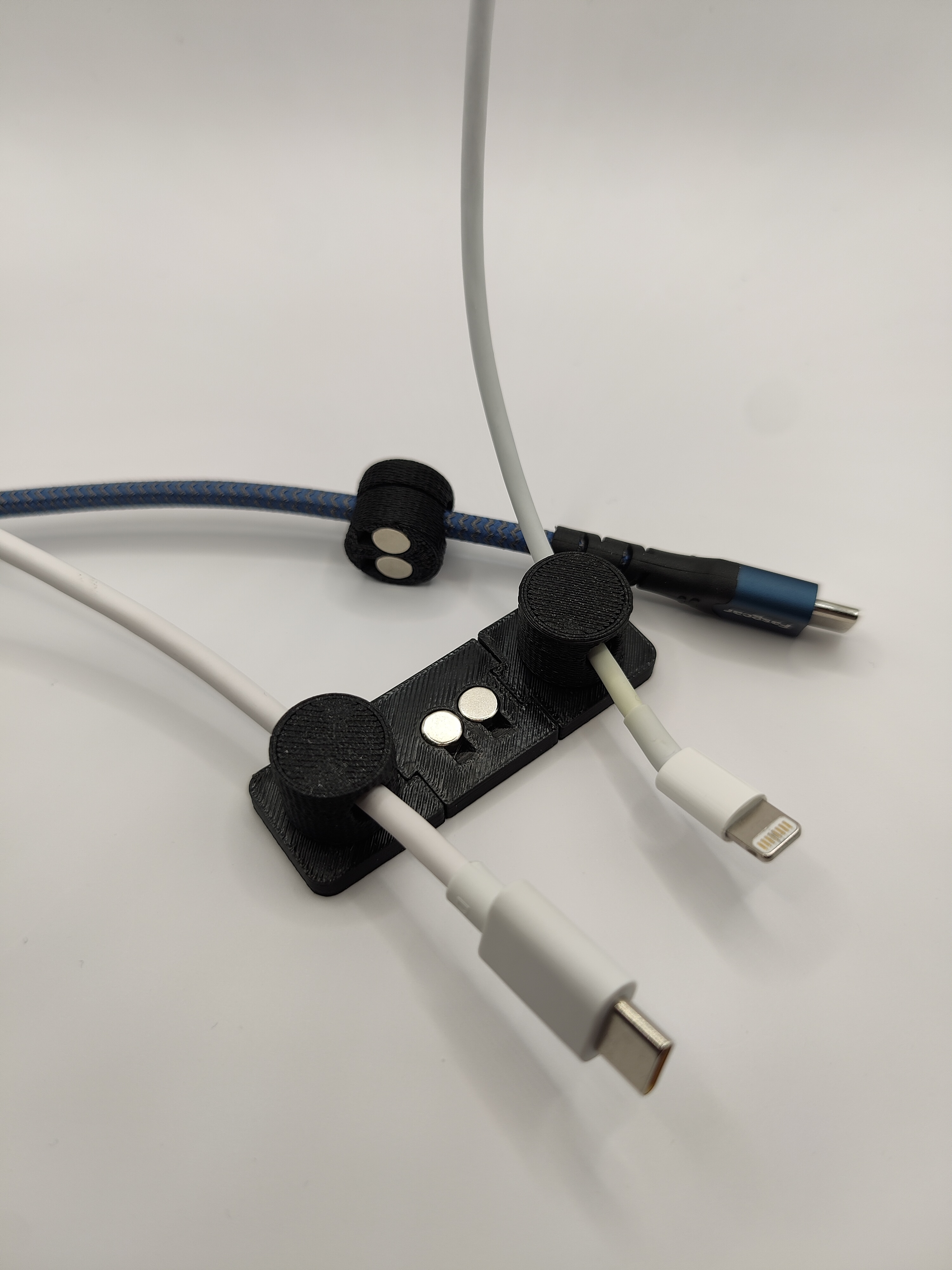 Modular magnetic cable organiser