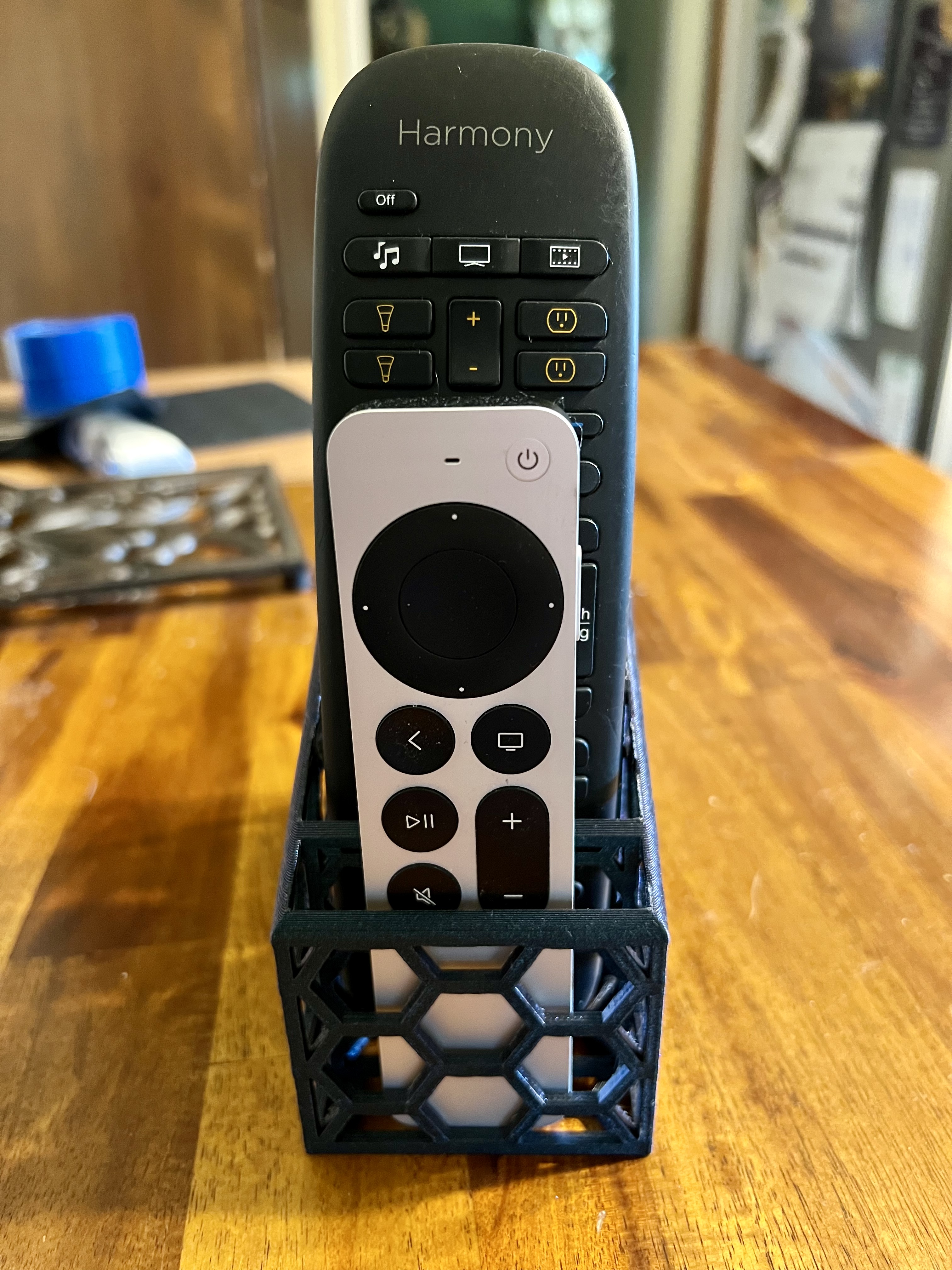 Miniatura 4 do modelo 3D Honeycomb Remote Control Holder