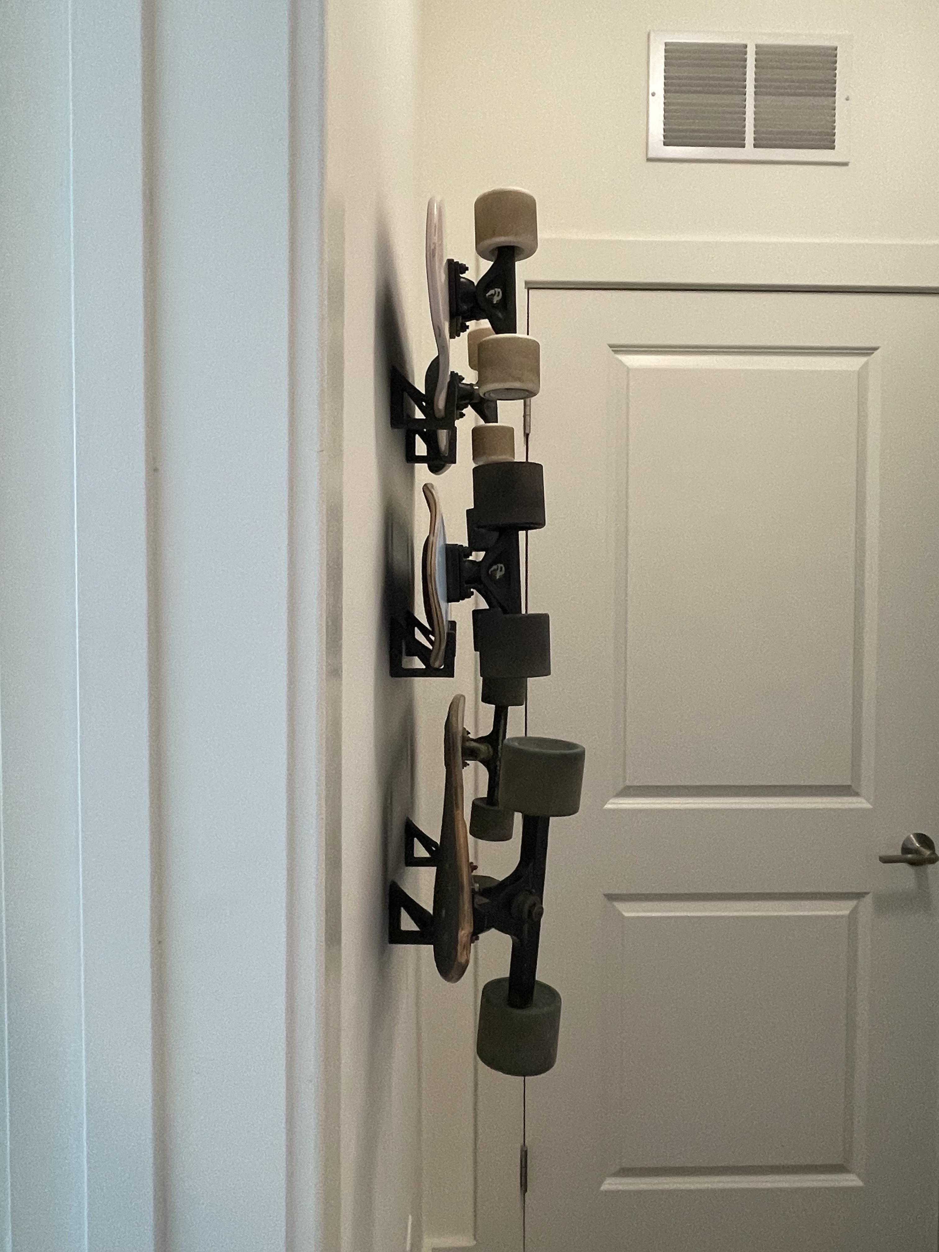 Skateboard wall mount display by momosbuilds Download free STL model
