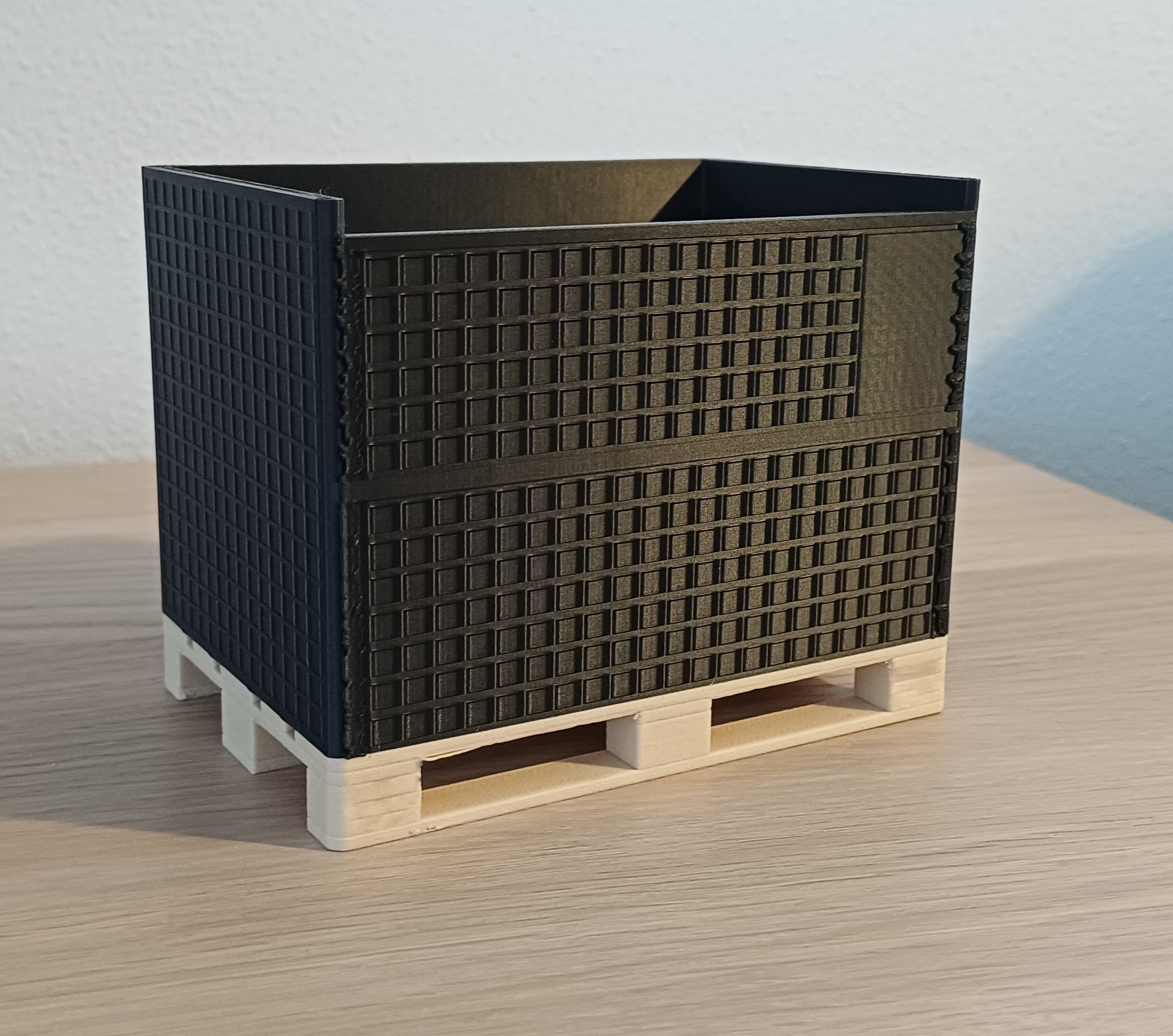 Pallet cage