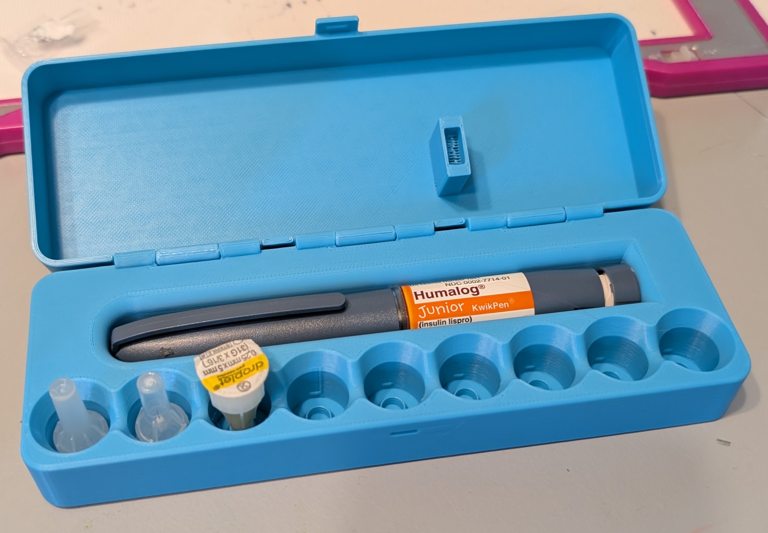 Insulin pen case with needle storage (unused and used)
