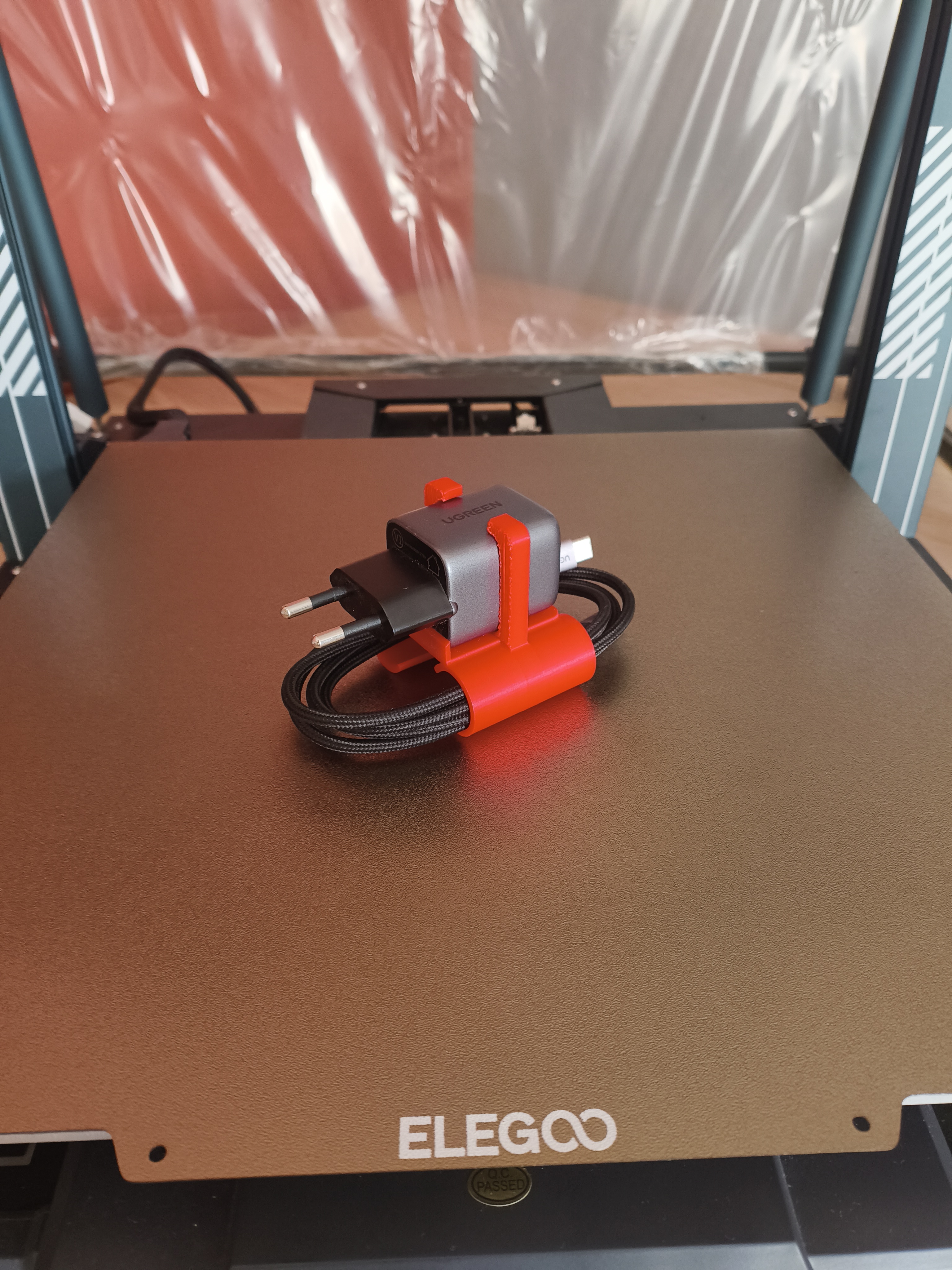 Ugreen 30W USB C cable holder