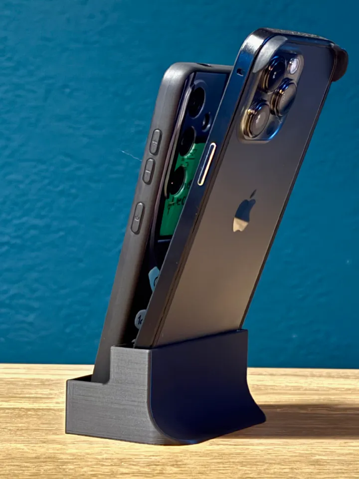 Dual phone holder for two phones by Wickedsight | Download free STL model |  Printables.com