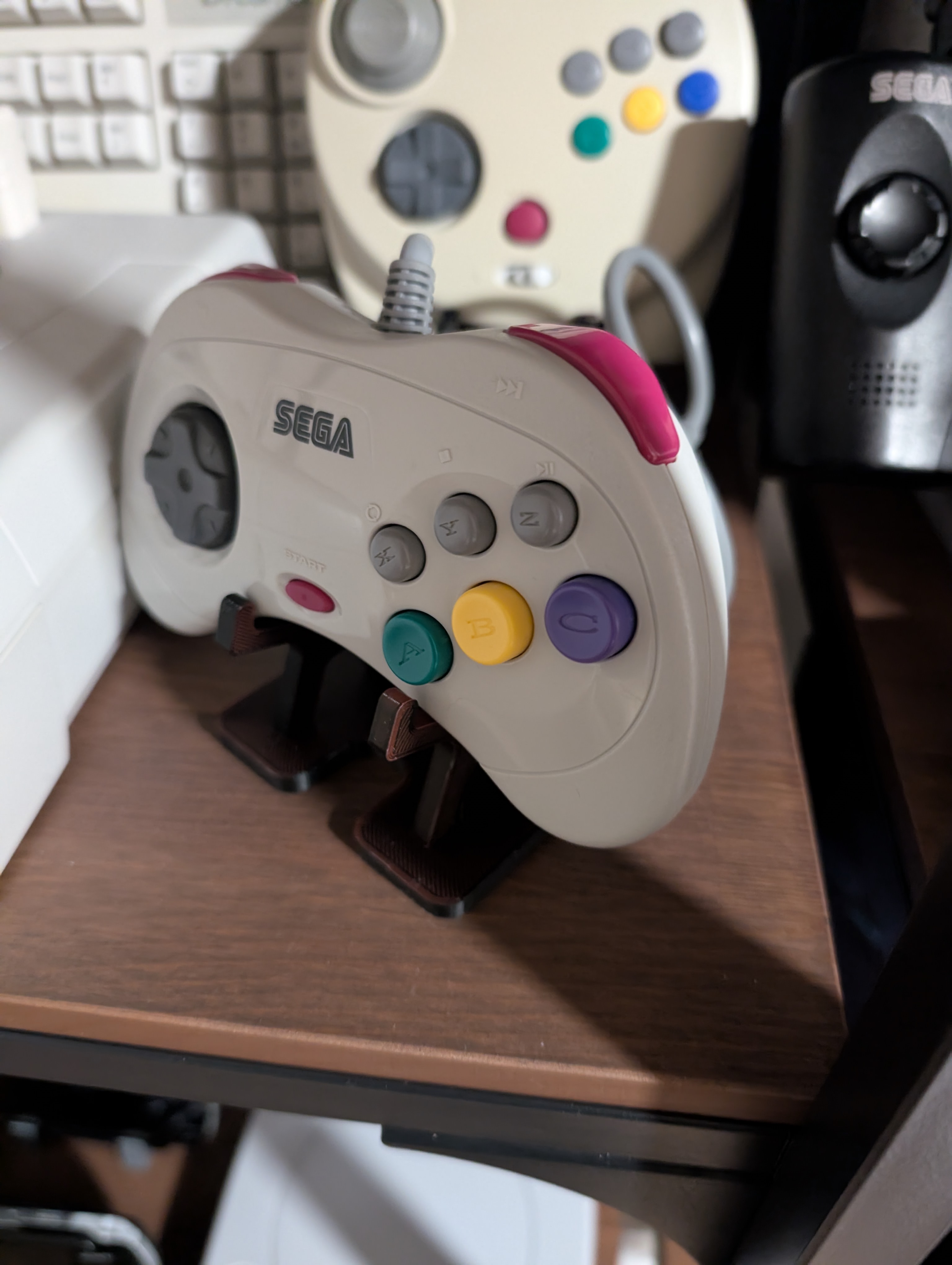 Miniatura 3 do modelo 3D Controller Stand (NES, Saturn, Master System, PC Engine)
