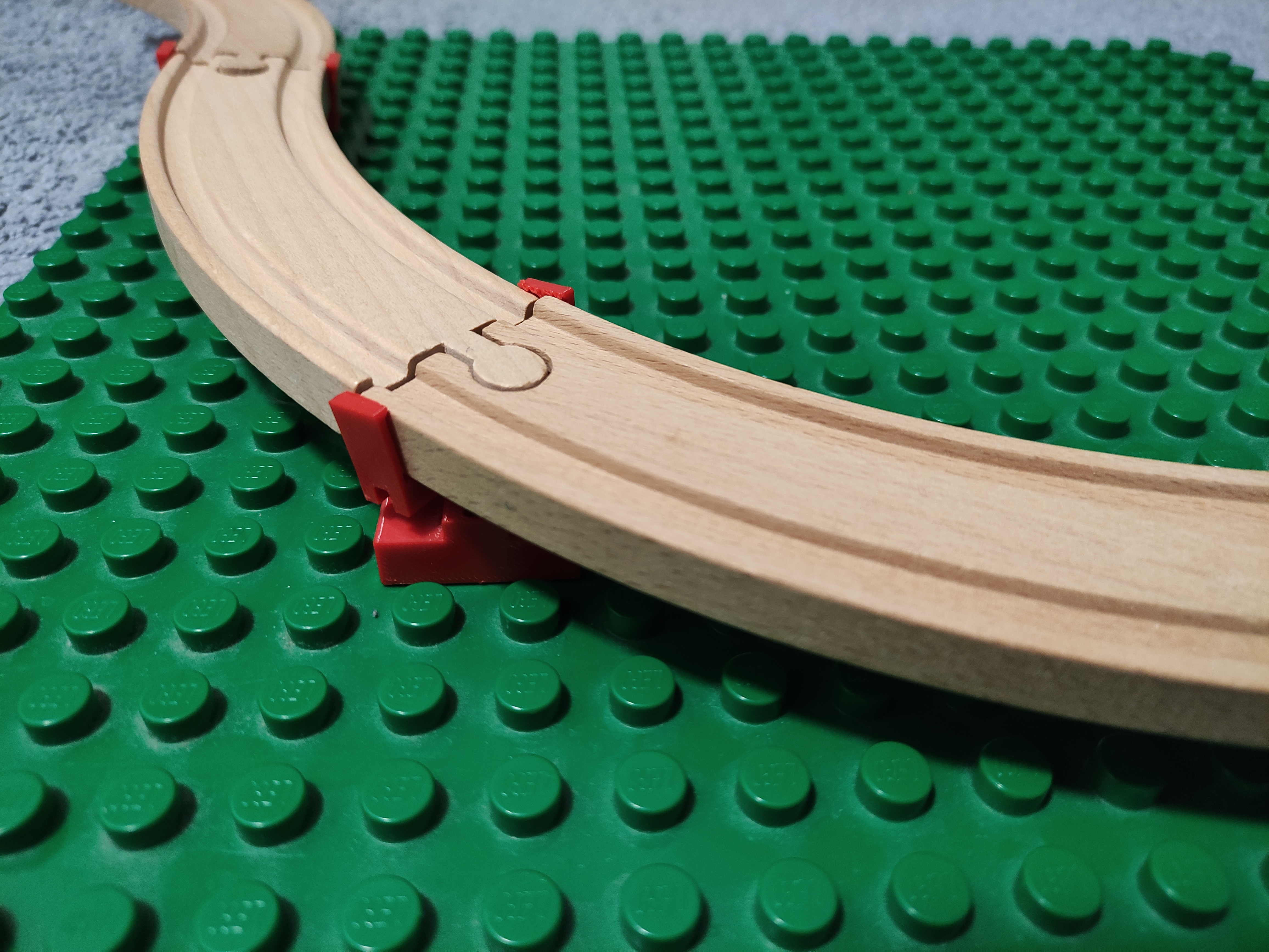 Woodtrack joiner movable