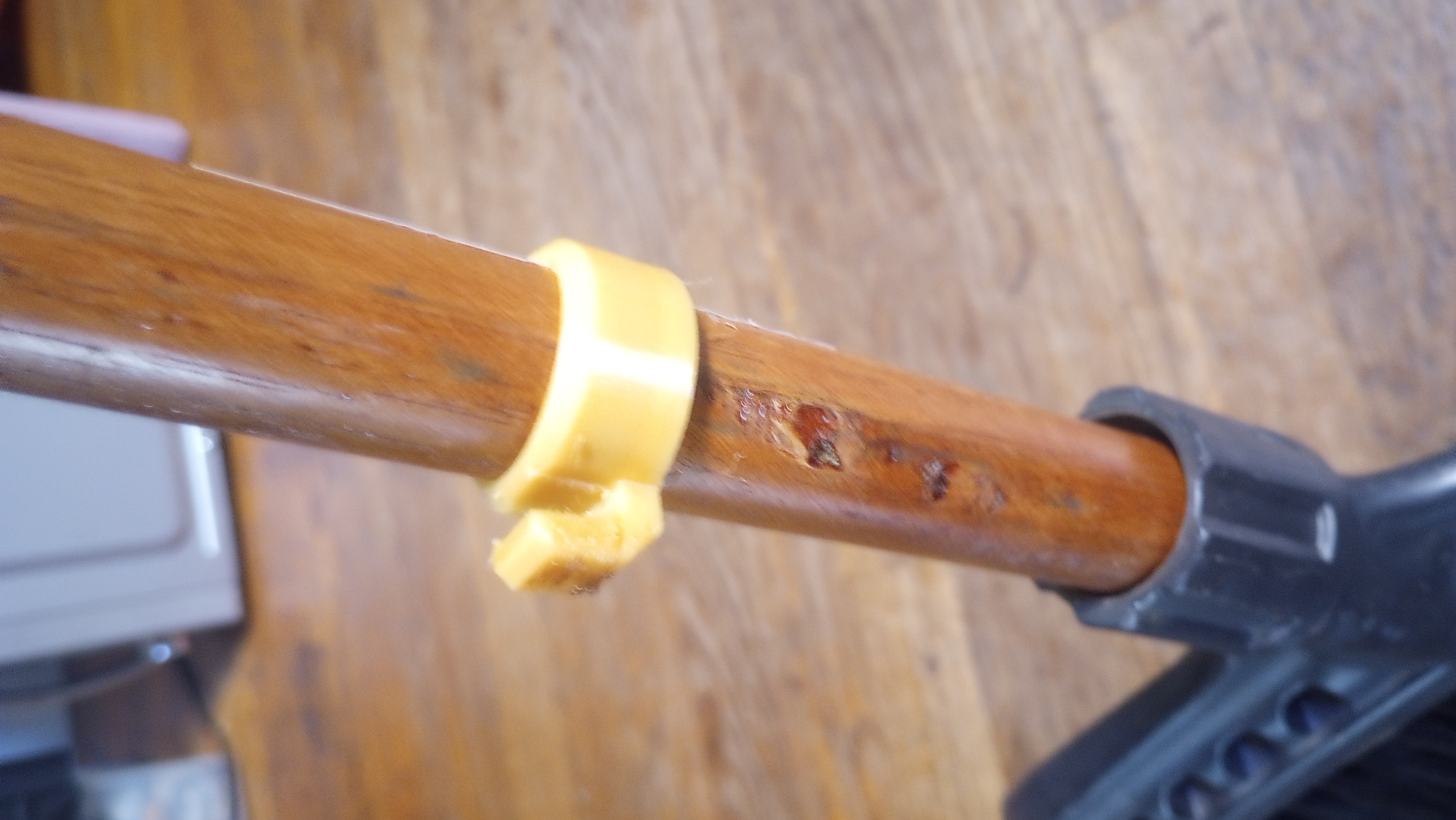 Broom Handle Dustpan Hook by jippeenator Download free STL model