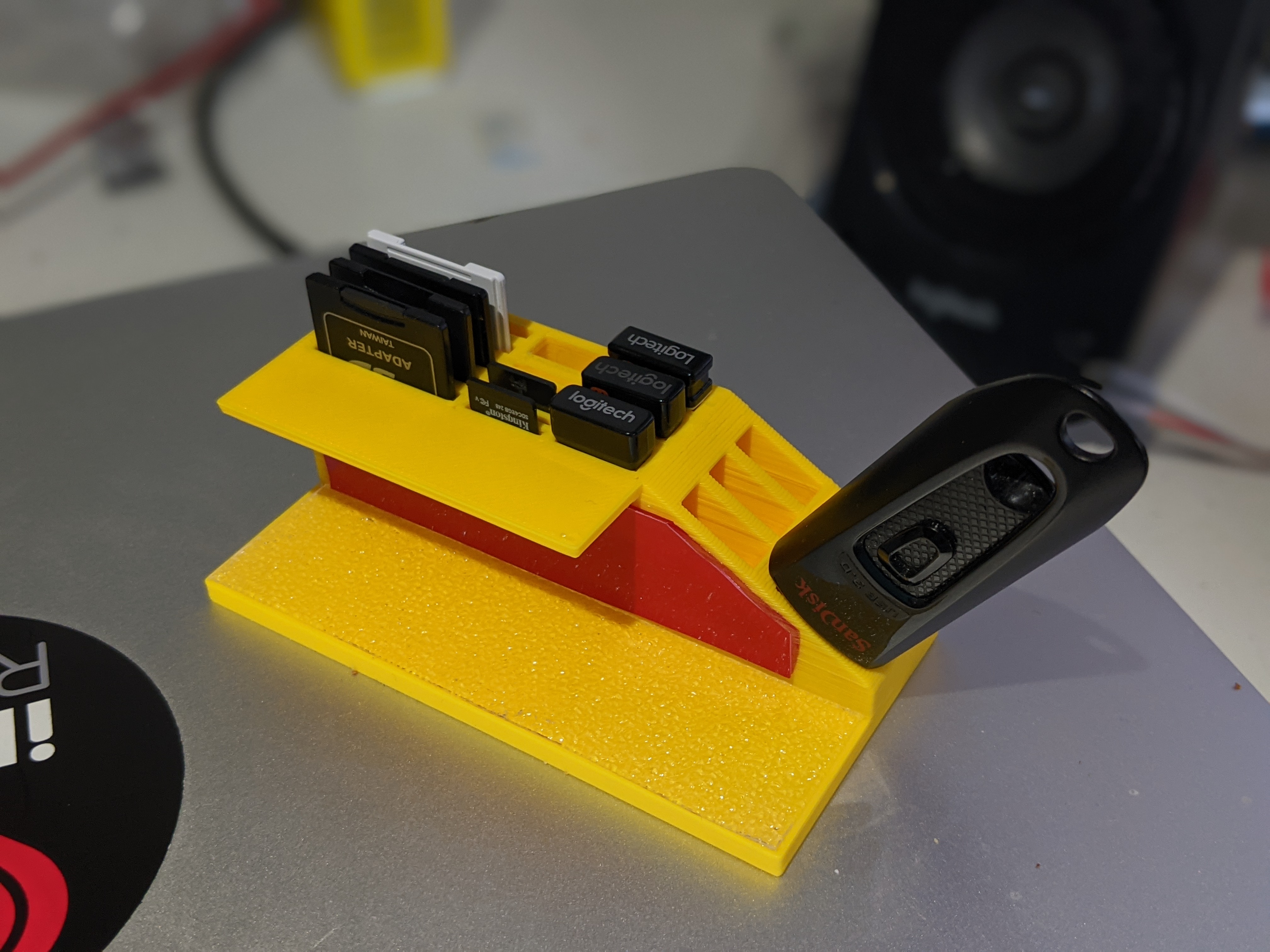 Desk SD/USB/MicroSD Card Holder