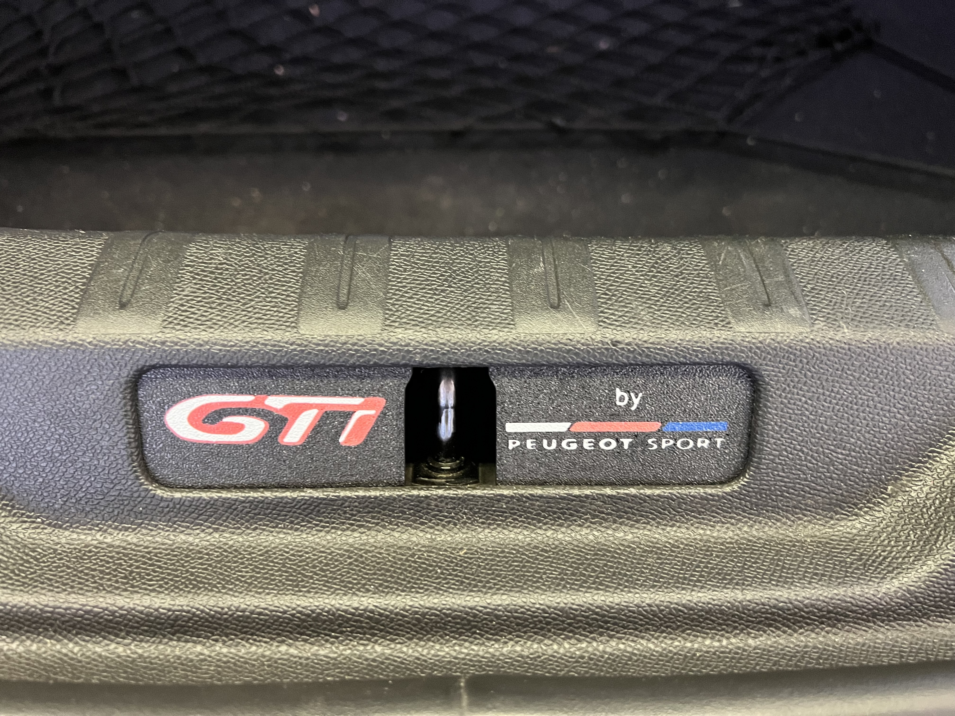Peugeot 308 tailgate lock cover