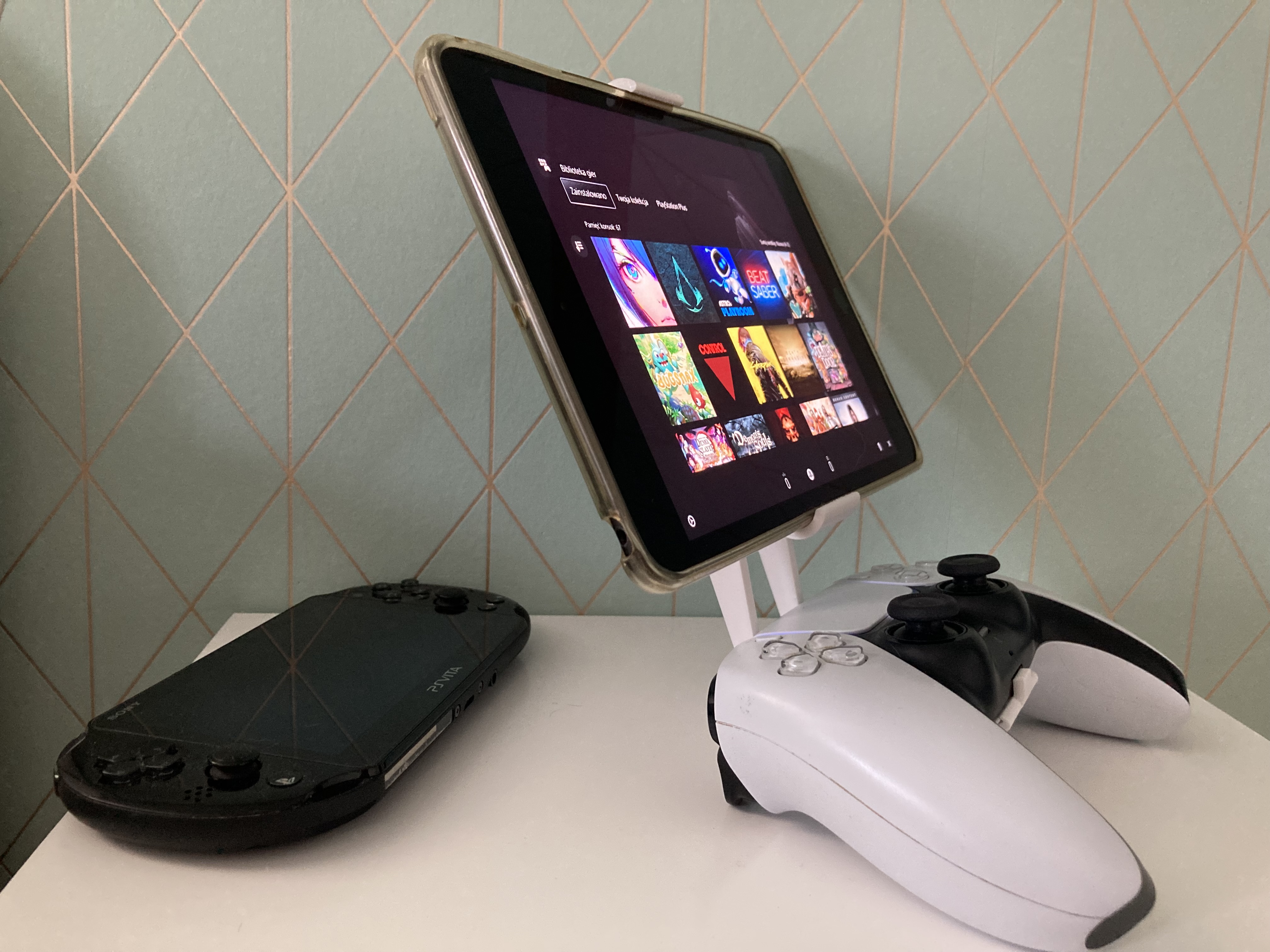 DualSense iPad Mini 3D model thumbnail