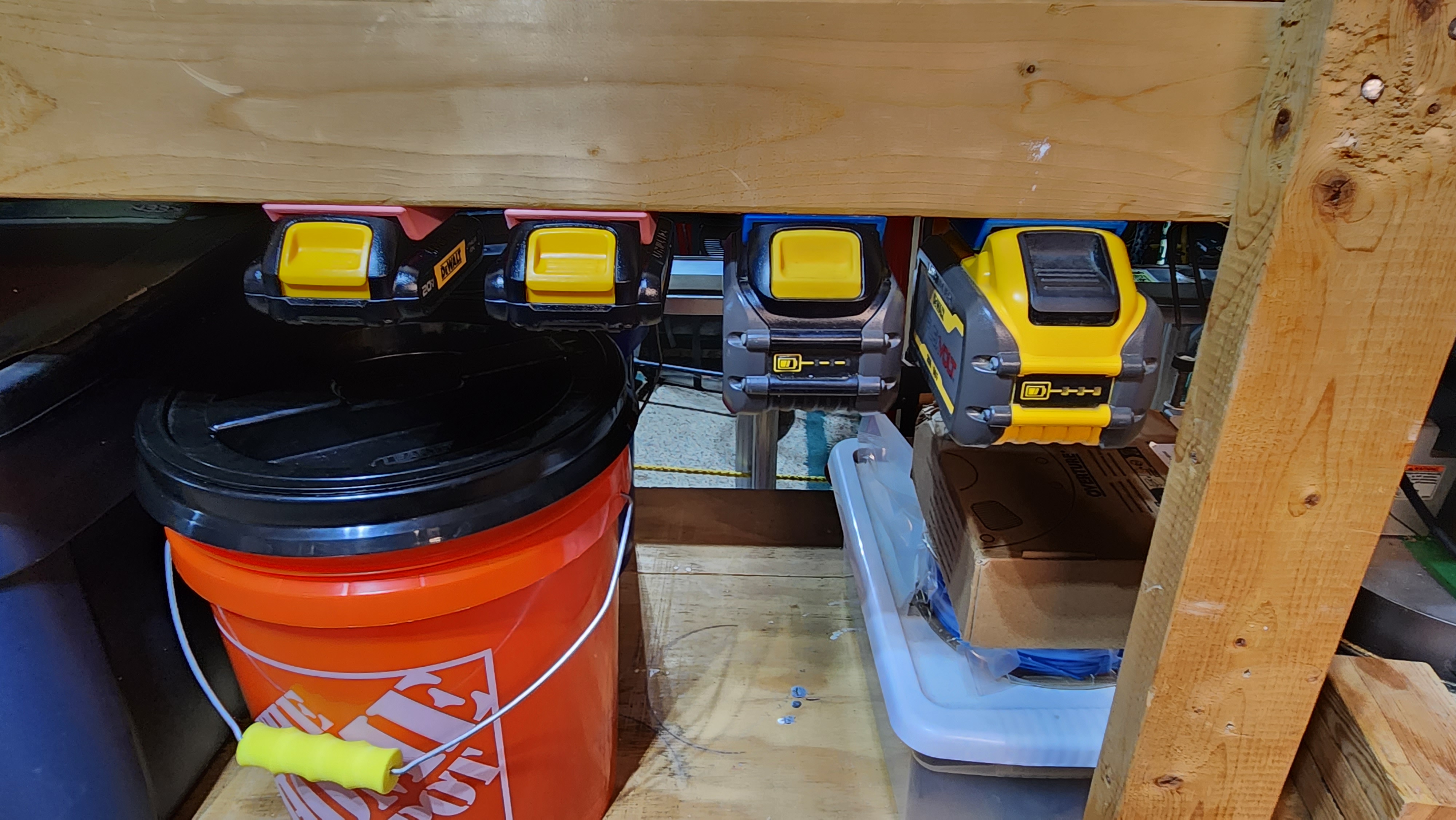 Dewalt Battery Holder Redux by Luce Download free STL model