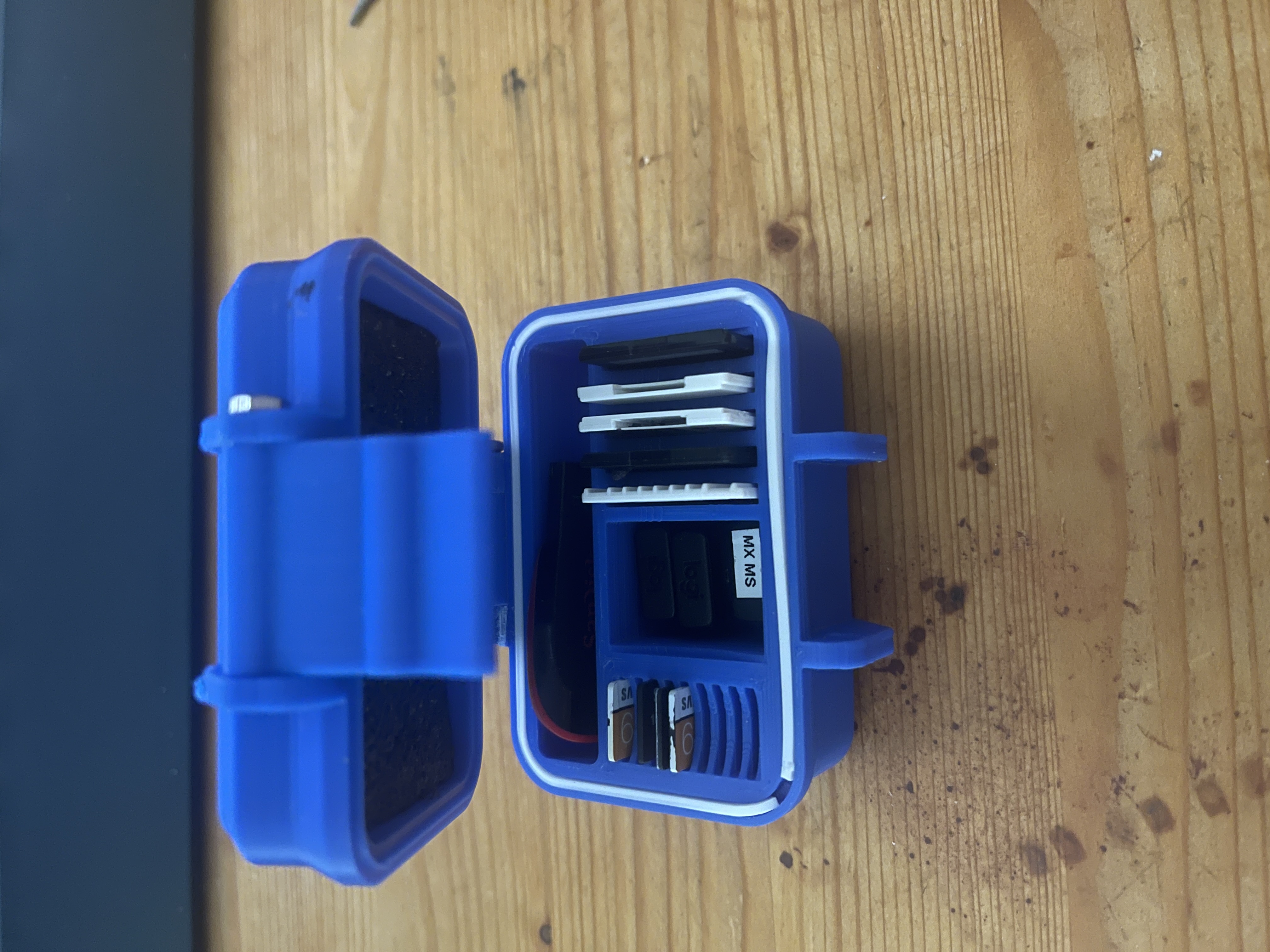 Rugged SD-Card Case w/ receiver slot