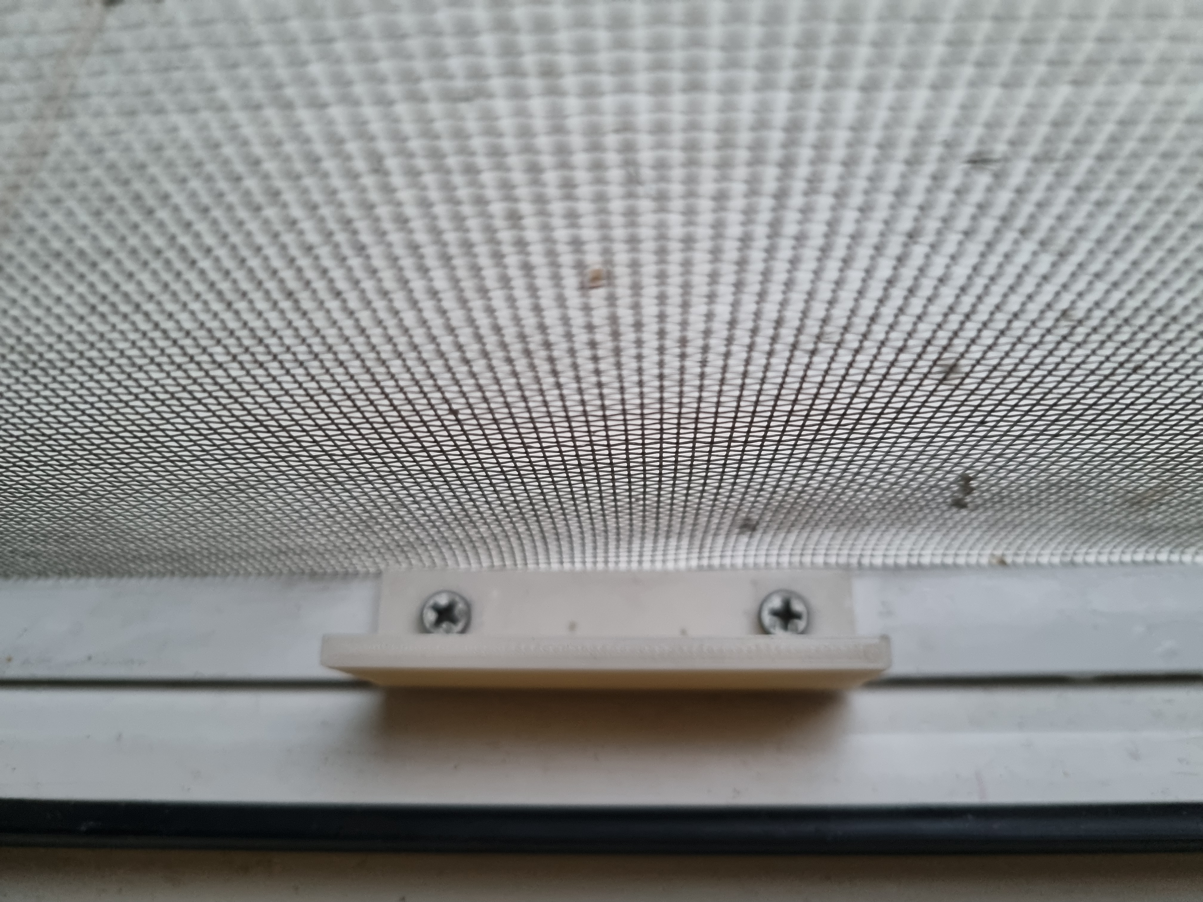 Handle for a bugscreen