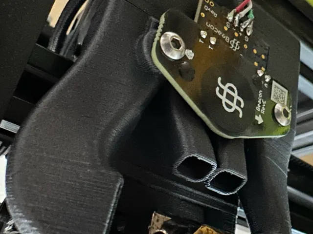 EVA Extruder tri-horn duct with beacon mount