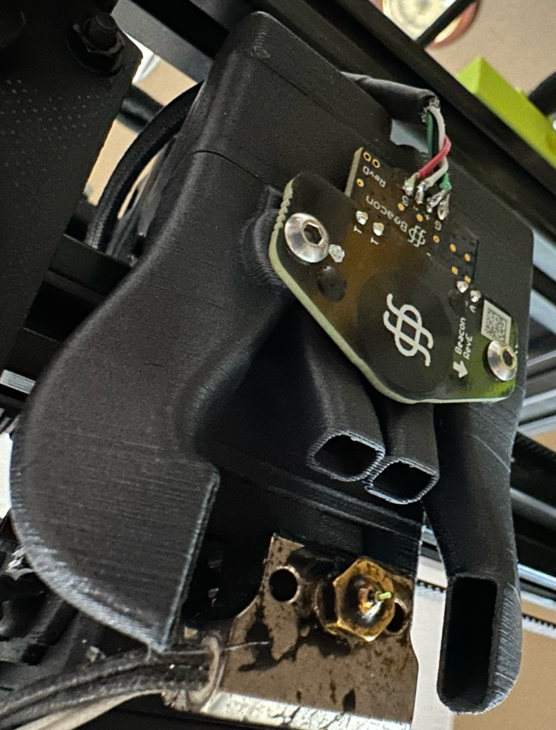 EVA Extruder tri-horn duct with beacon mount