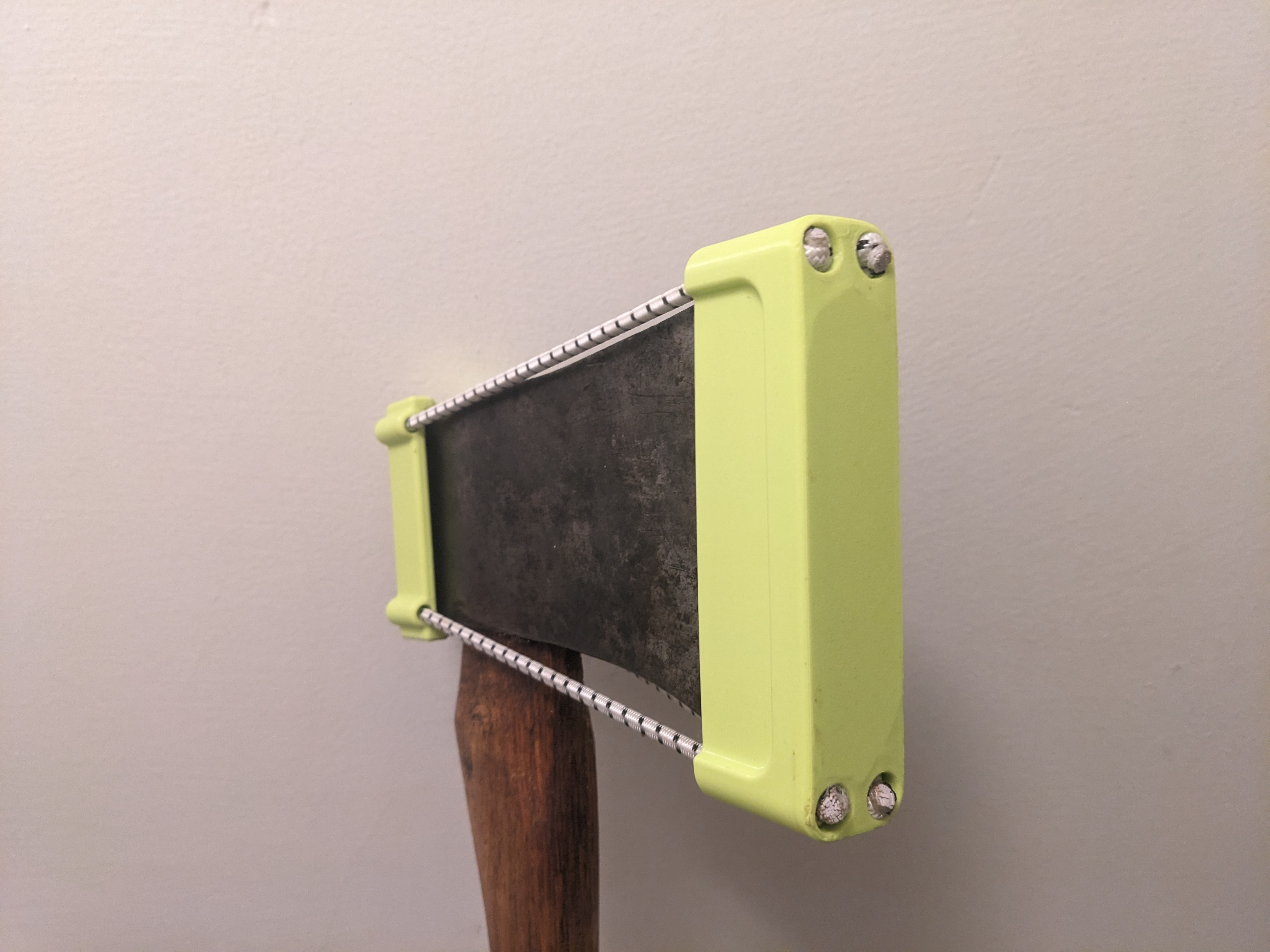 Miniatura 3 do modelo 3D Axe Guard