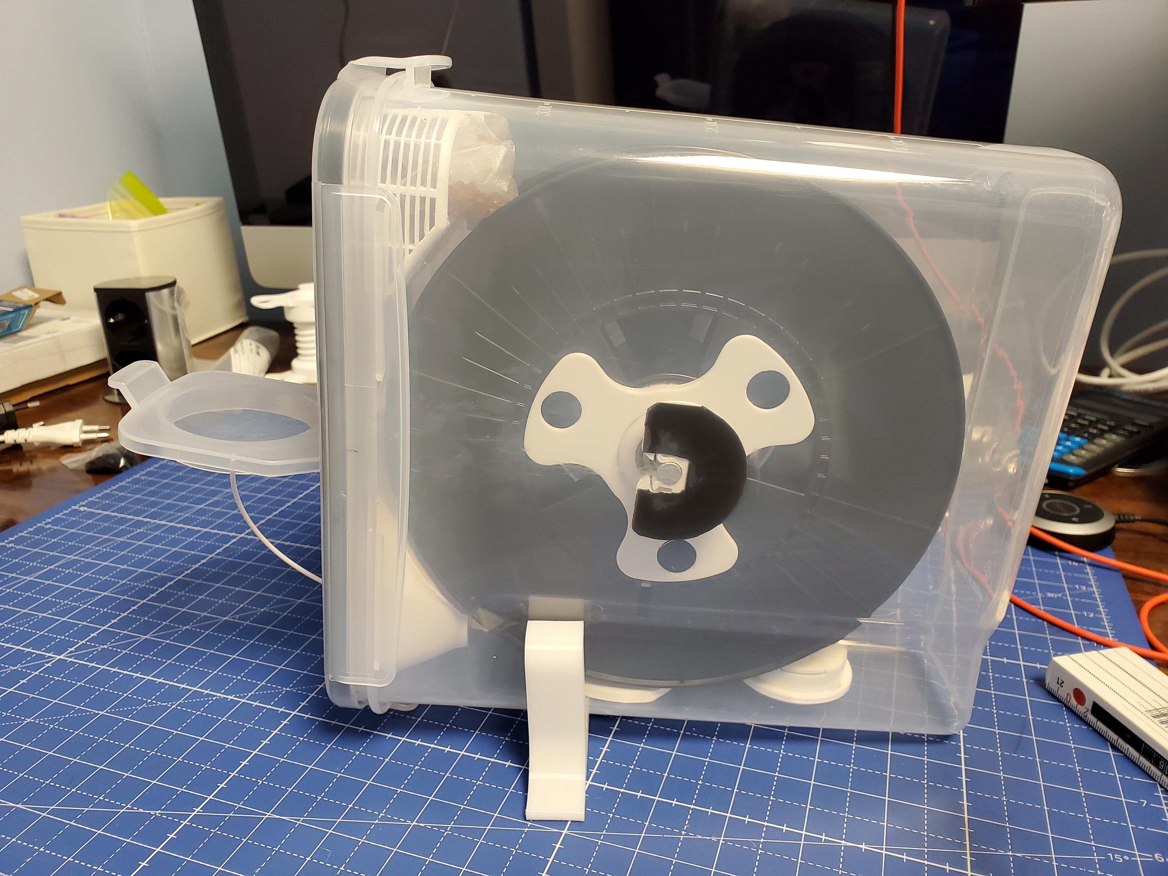 Dry box solution that works for me (no drilling, no measuring and no  bearings) : r/3Dprinting