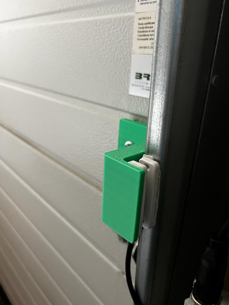 garage door (BREDA) bracket for sensor by FreySap11 Download