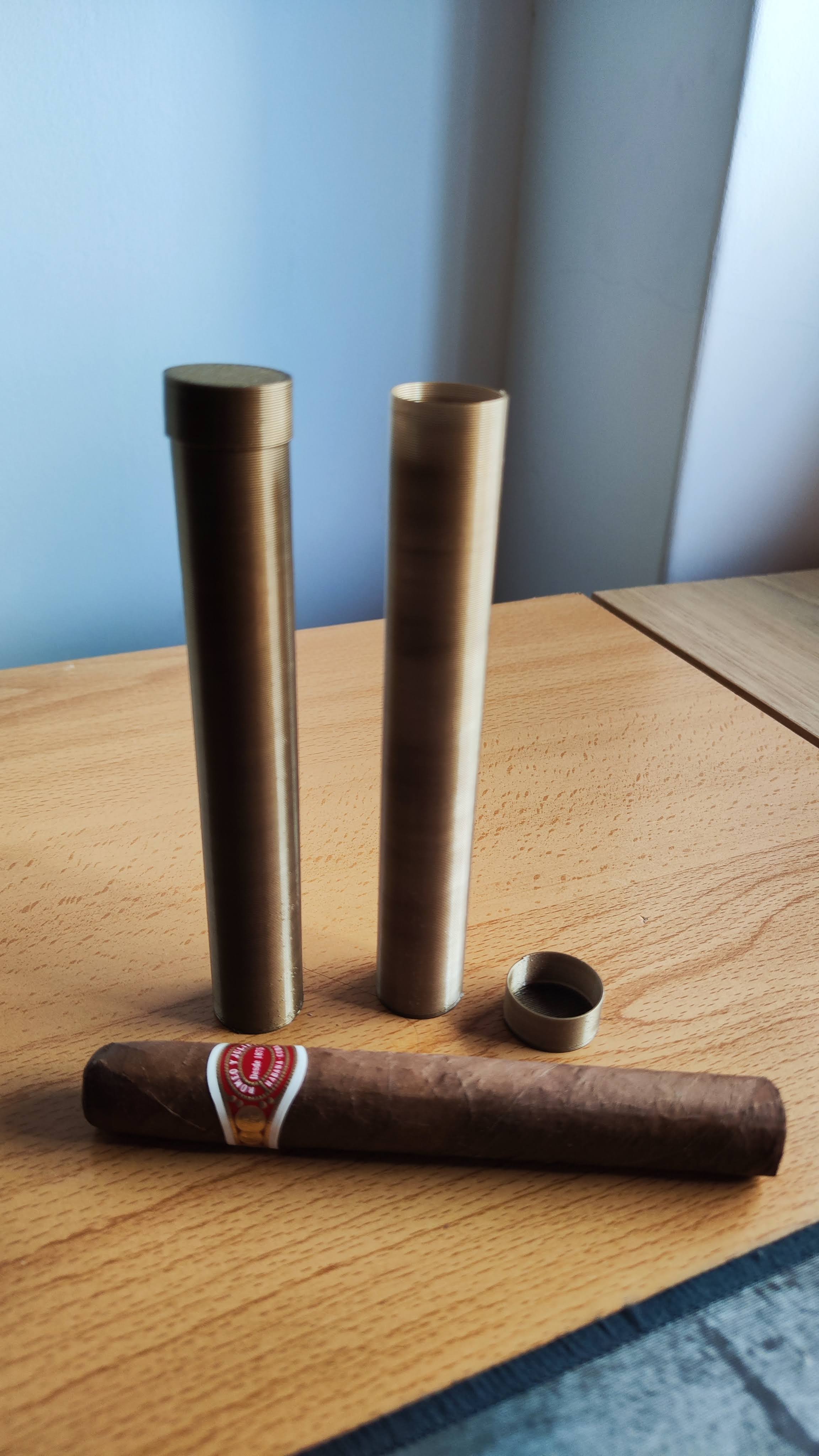 Super simple & customizable cigar box (vase mode)