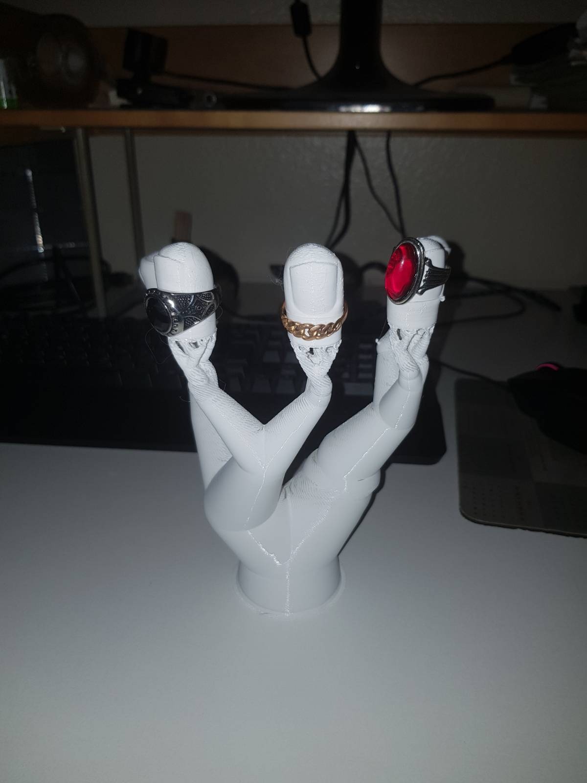 Finger tipped ring holder