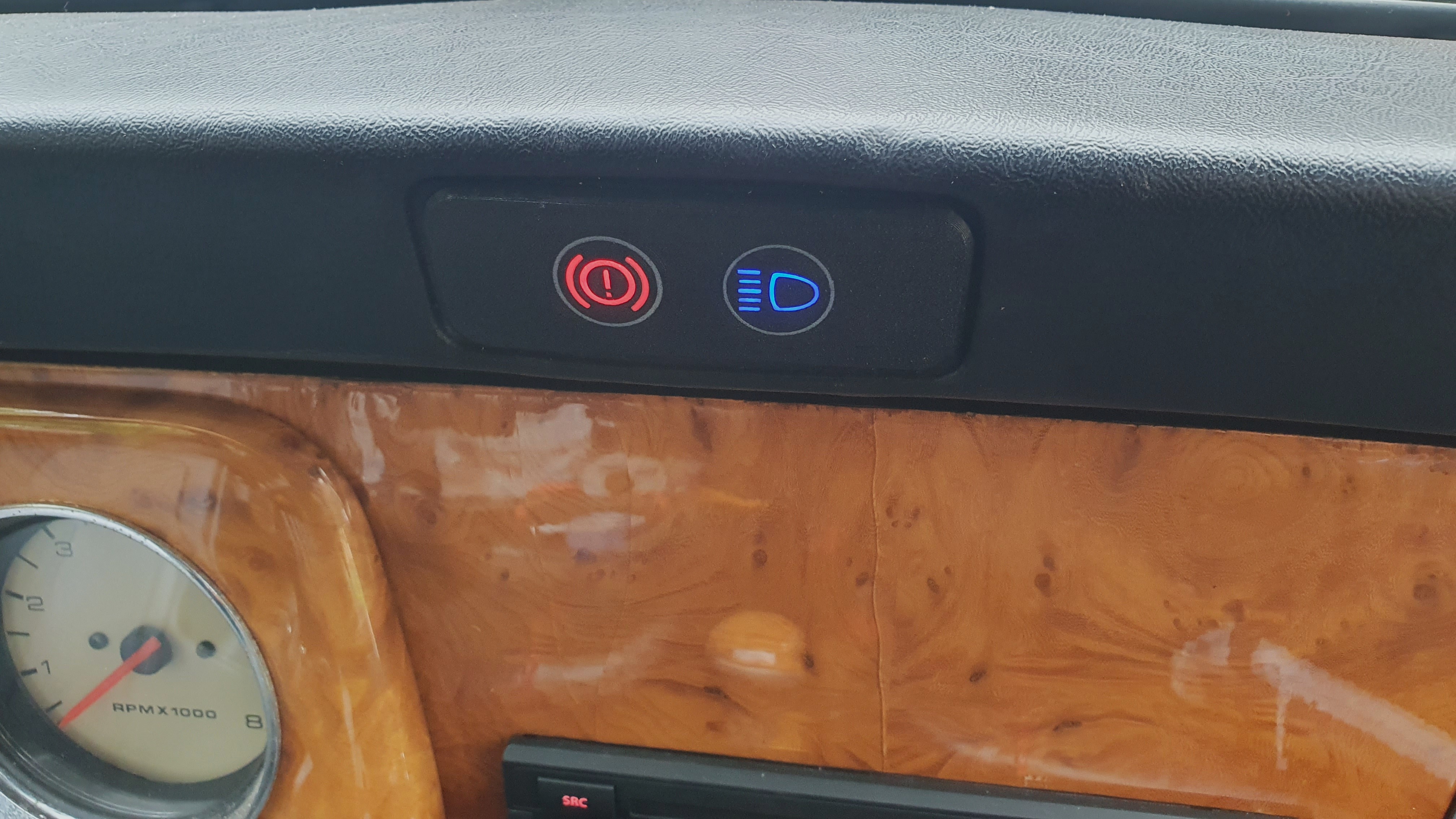 Classic Mini Handbrake and Spot Warning Light in Dashboard mod