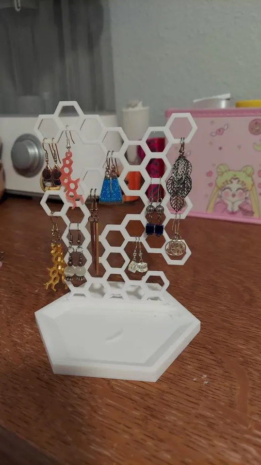 3D file bee earring holder, organizer, honeycombs, jewelry 🐝・3D print  model to download・Cults