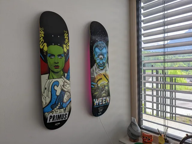 Wall Mount for Skateboards with WLED Aluminum Profile Compatibility