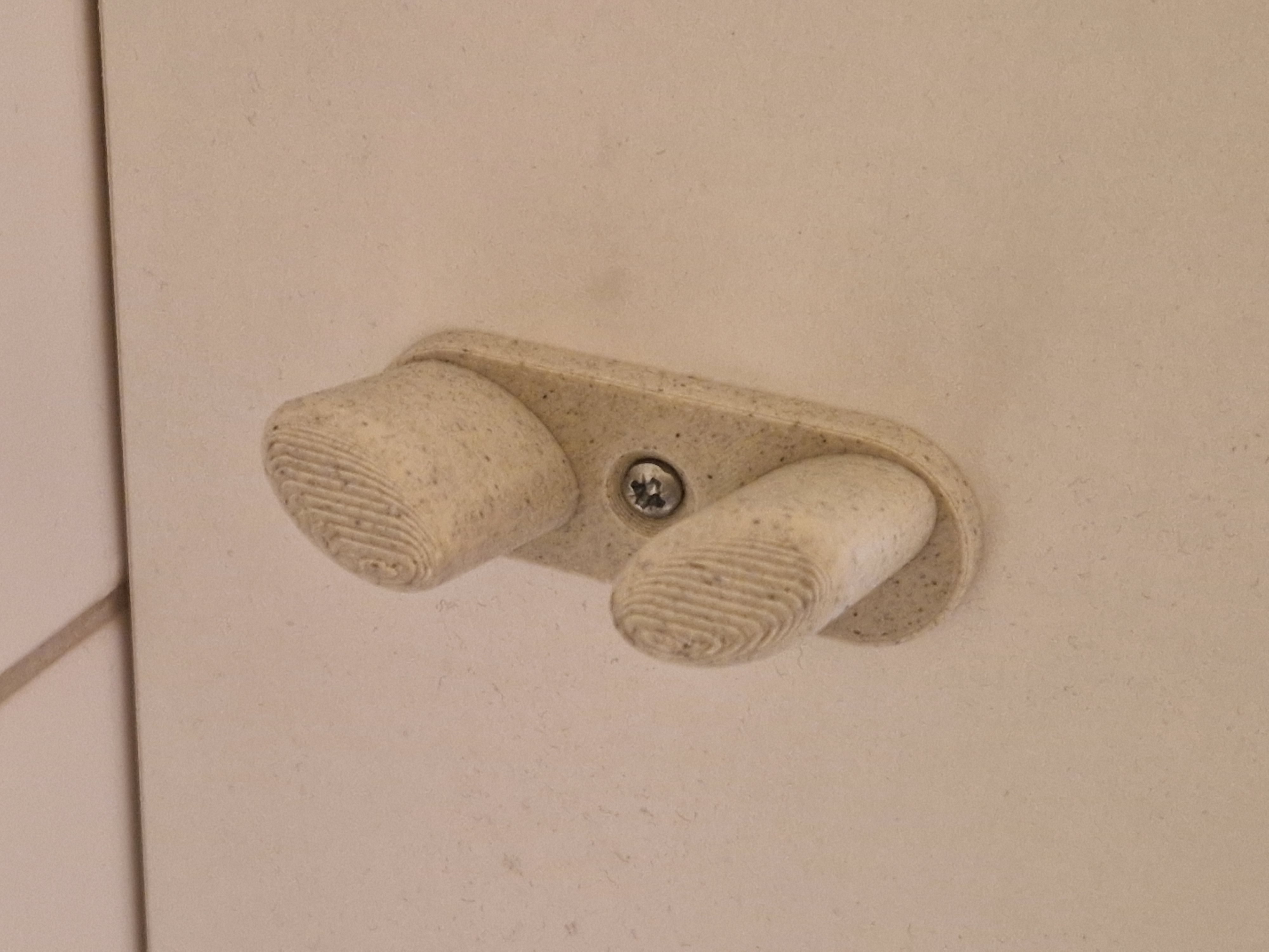 Miniatura 2 do modelo 3D Holder/hook for Schuko plug